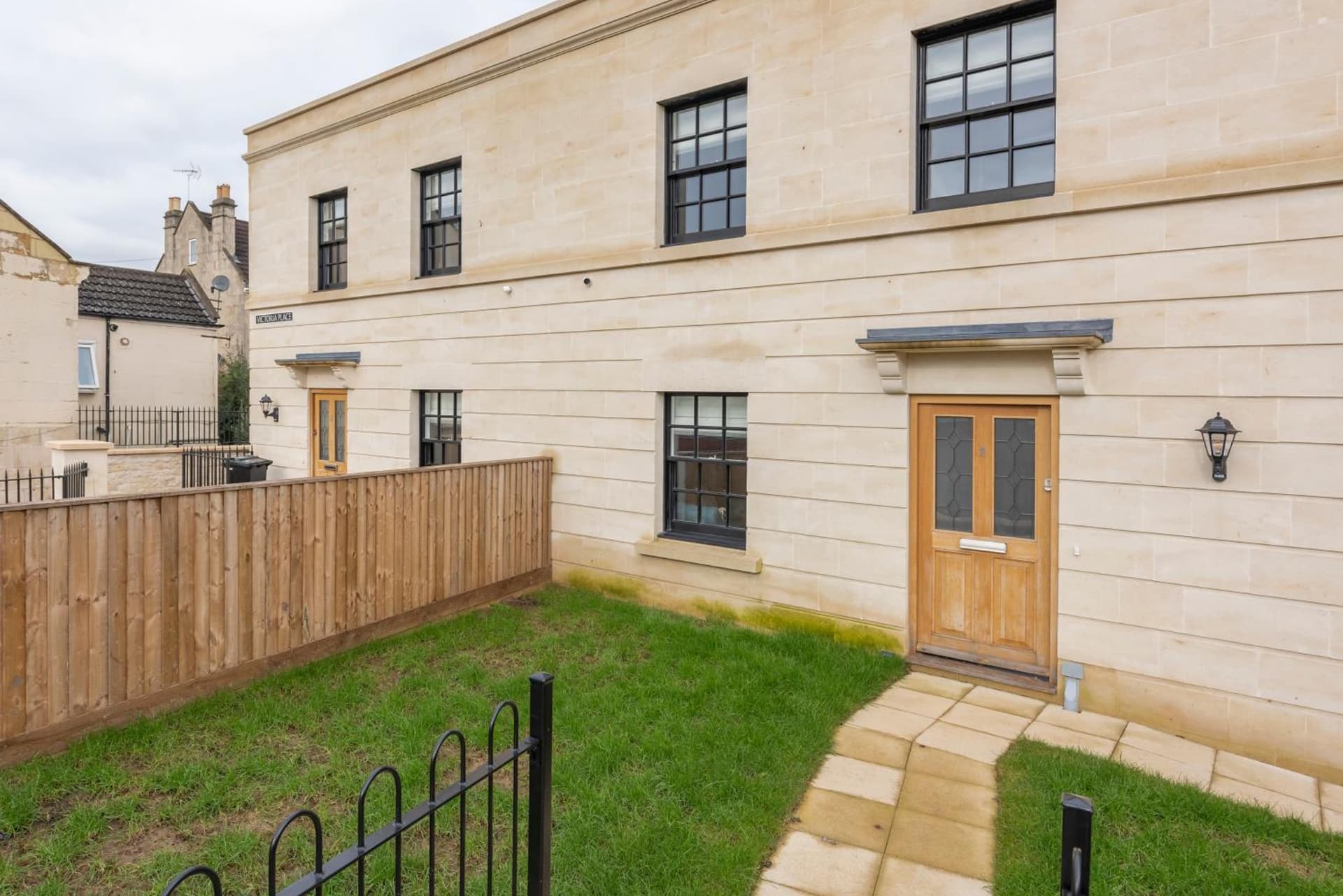 1 Victoria Place
