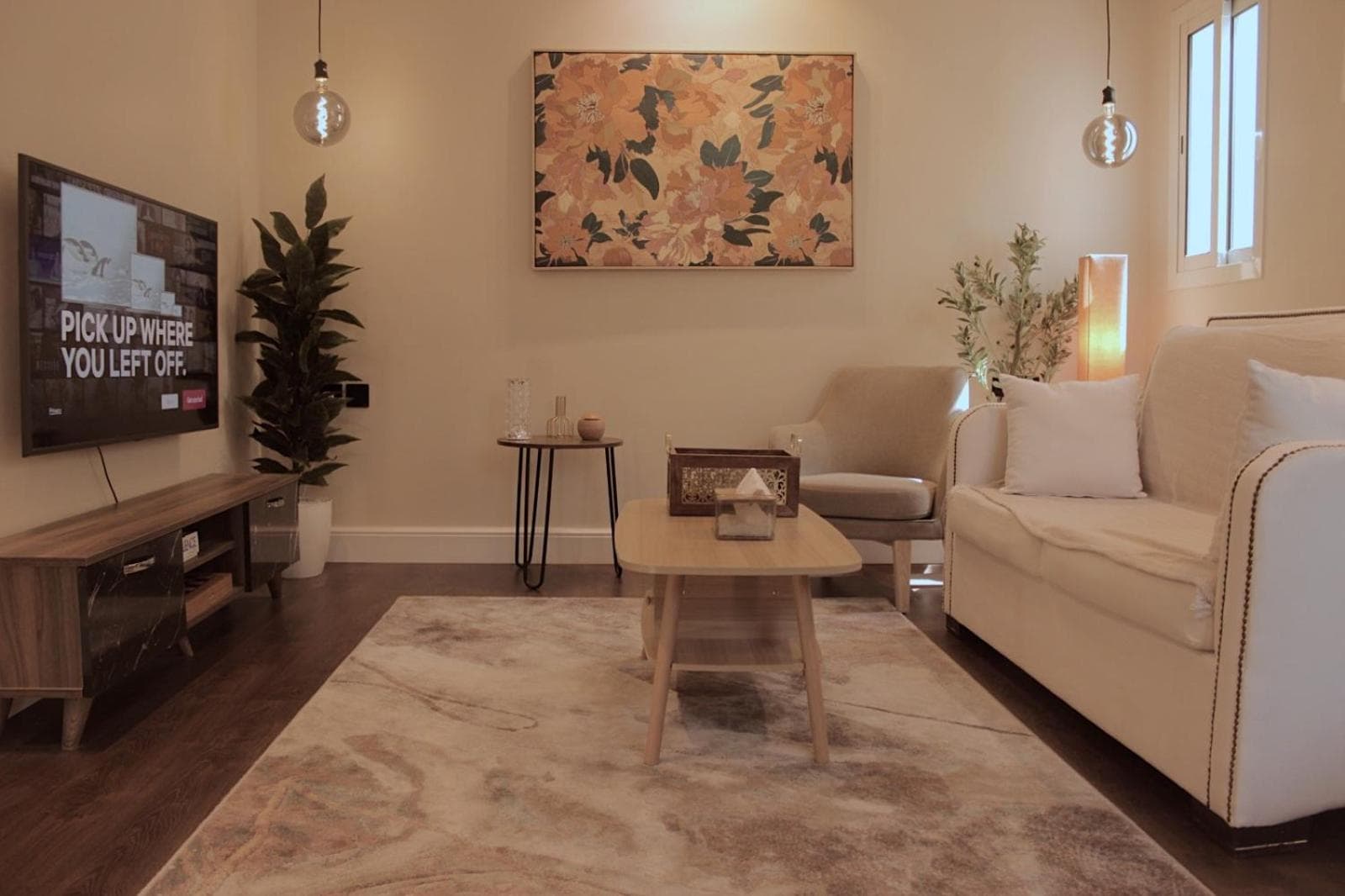 Cozy apartment, two bedroom, full kitchen