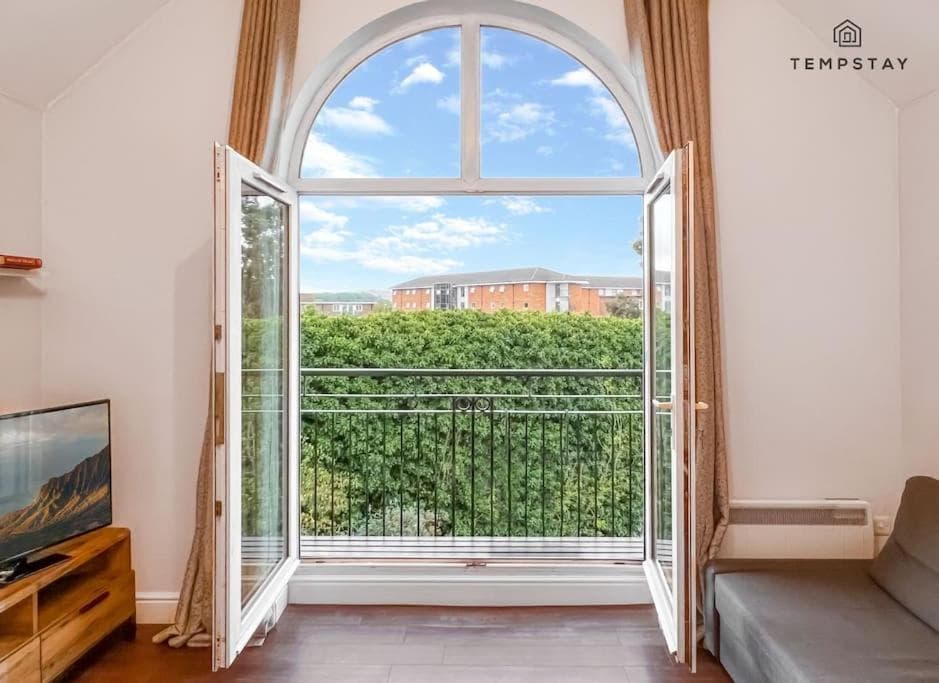 COSY HOME IN CENTRAL WINDSOR & FREE PARKING - By Tempstay