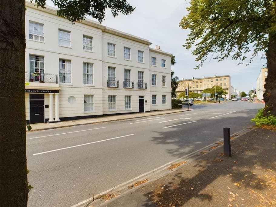 The Grove 1-Bed Cheltenham Town Centre Apartment with Private Parking