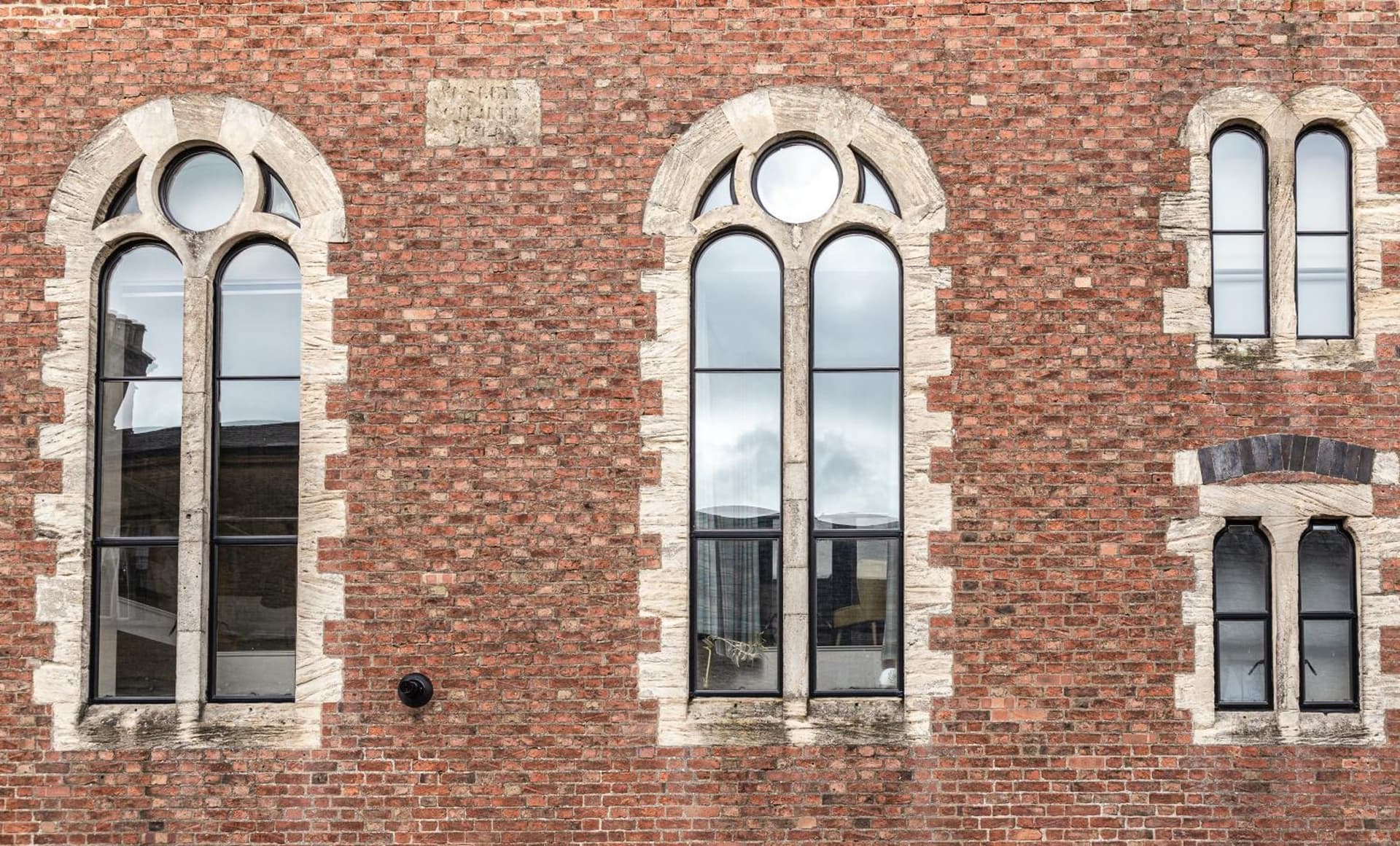 Stylish-Stays The Sanctuary, Stow-on-the-Wold -Luxurious Stylish, Grade II Listed Church conversion Workspace, centrally located