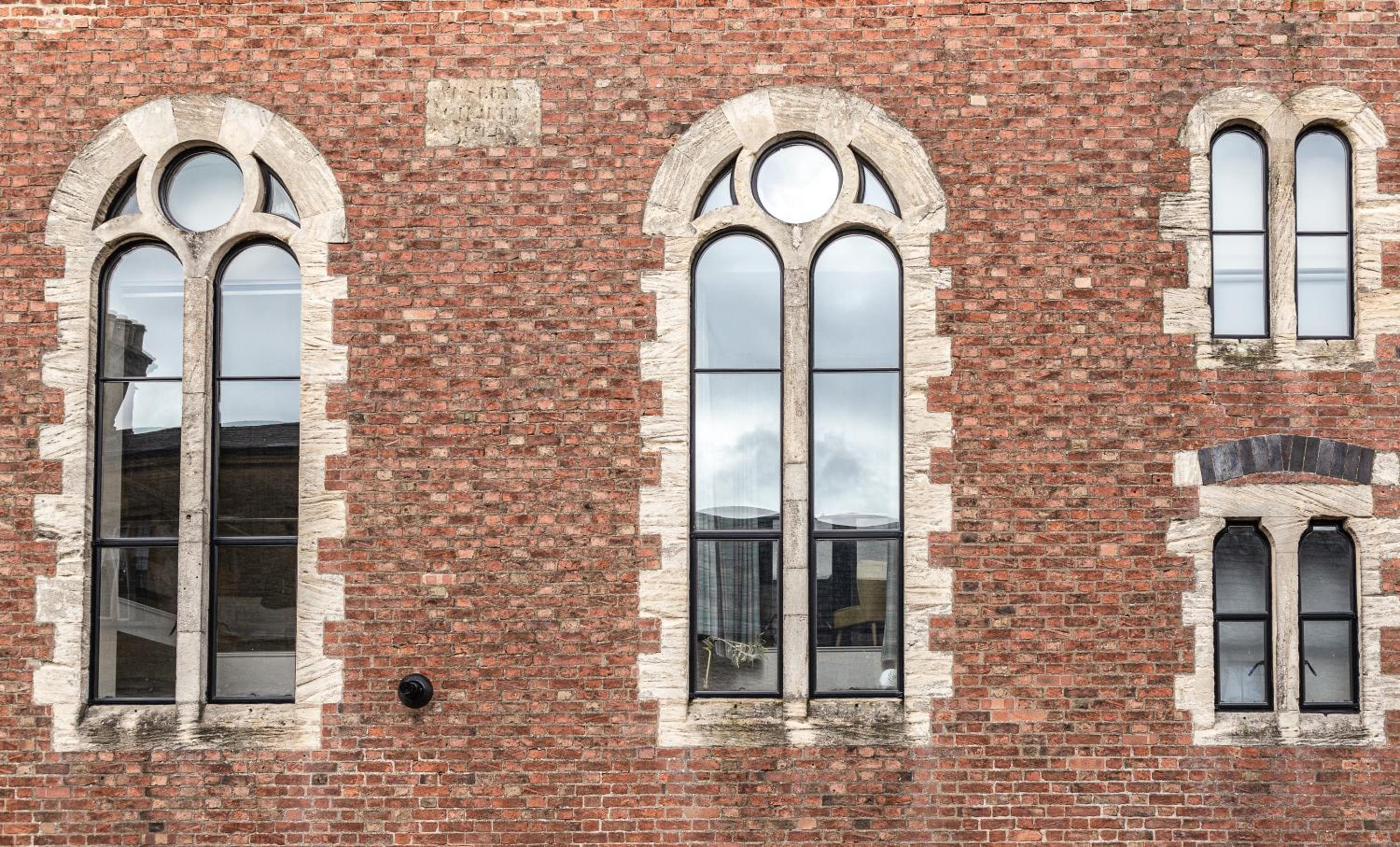 Stylish-Stays The Sanctuary, Stow-on-the-Wold -Luxurious Stylish, Grade II Listed Church conversion Workspace, centrally located