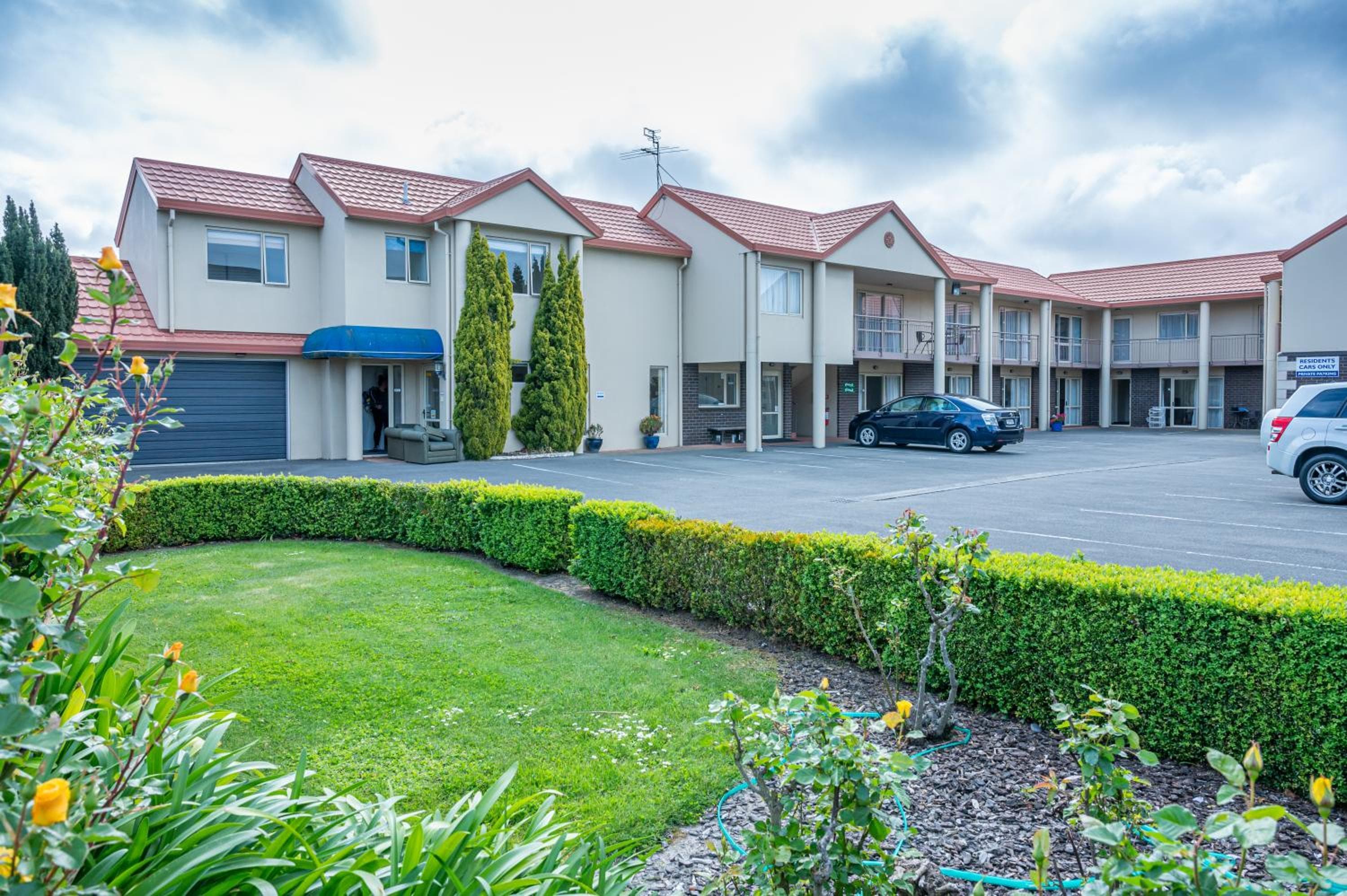 Daffodil Apartments