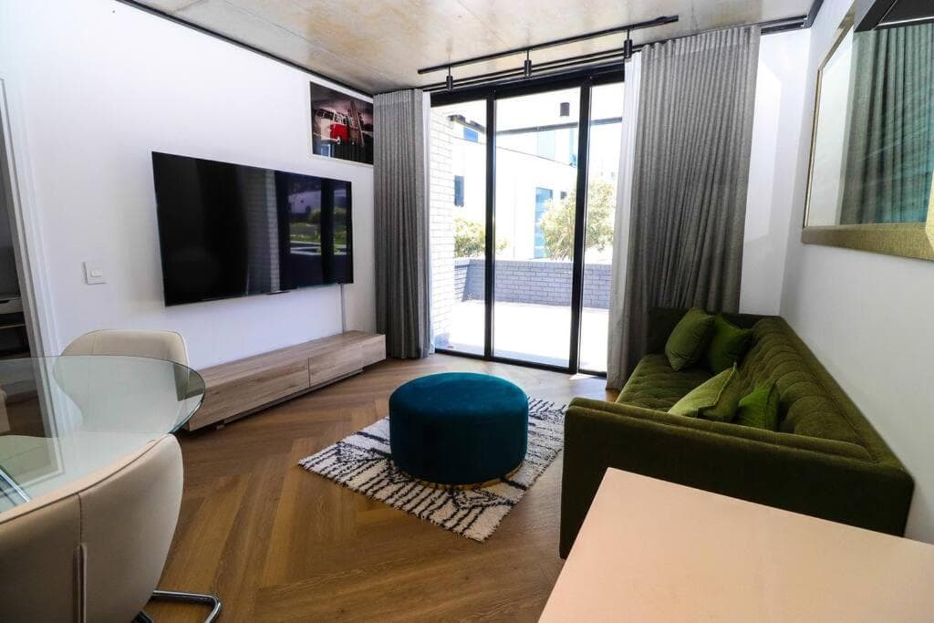 Modern apartment in Century City