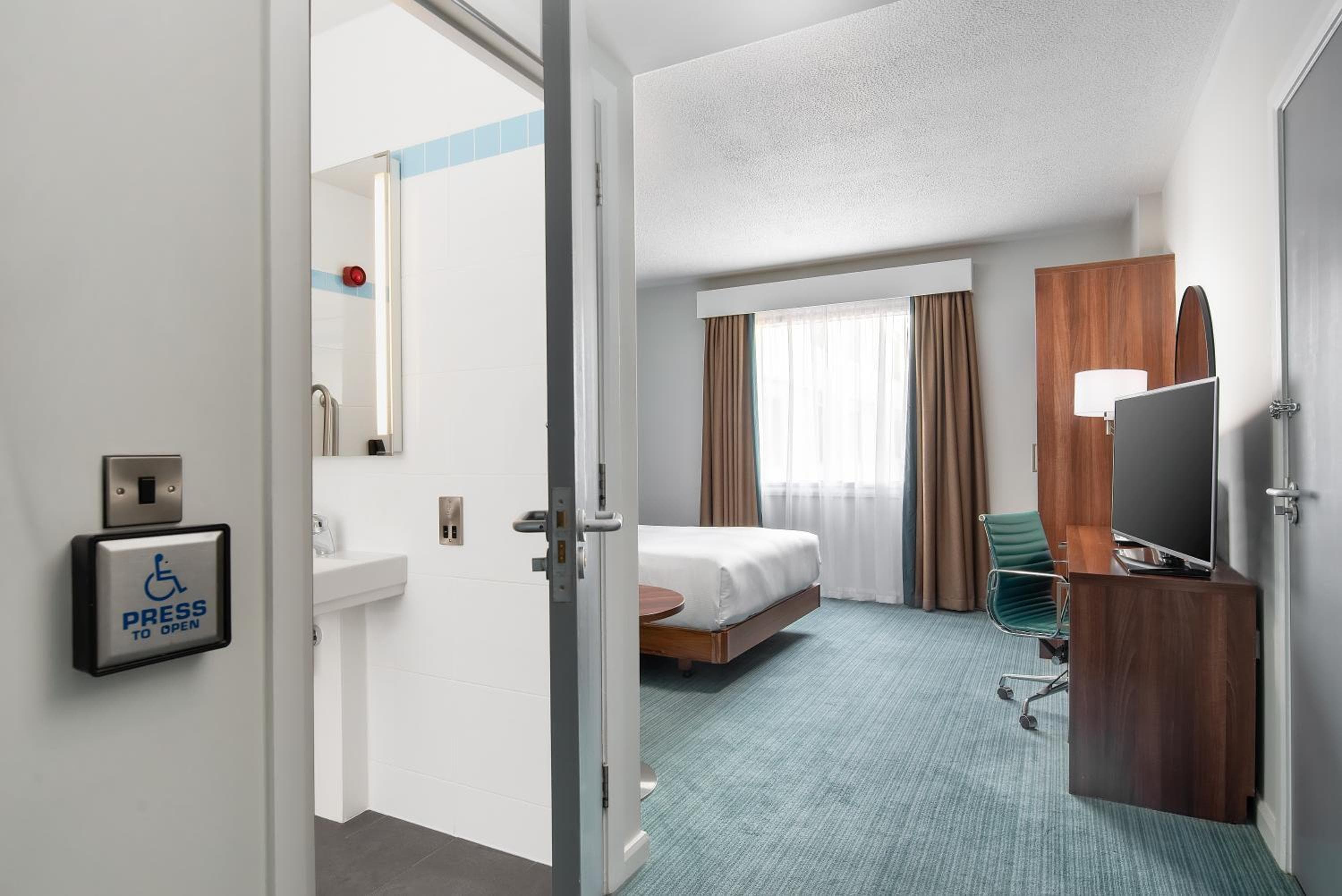 Hilton Garden Inn London Heathrow Airport 2