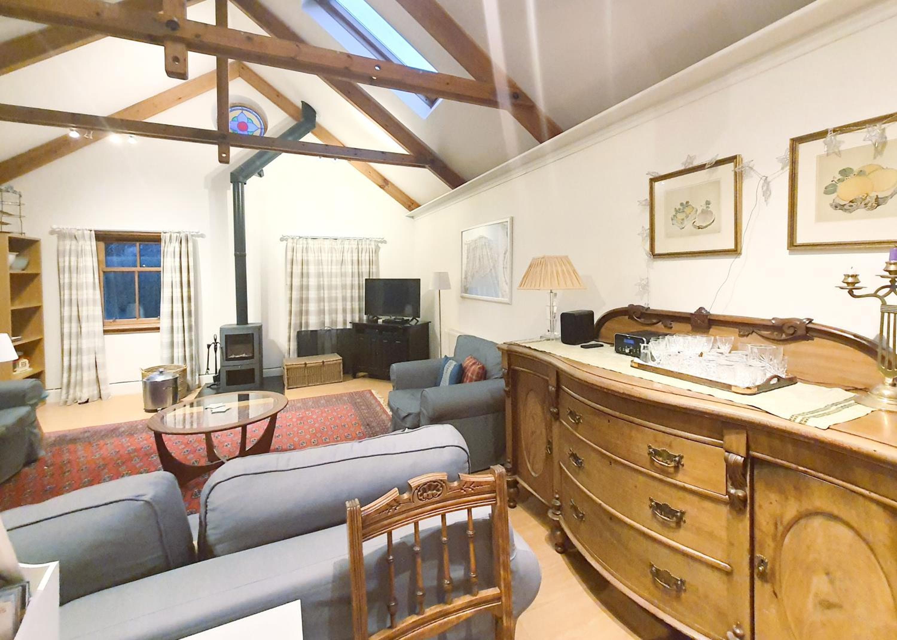 Edinburgh 2-Bedroom Cottage with Parking - Ground Floor