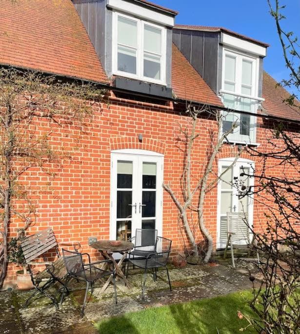 Delightful Ely house Bright and warm with cathedral view