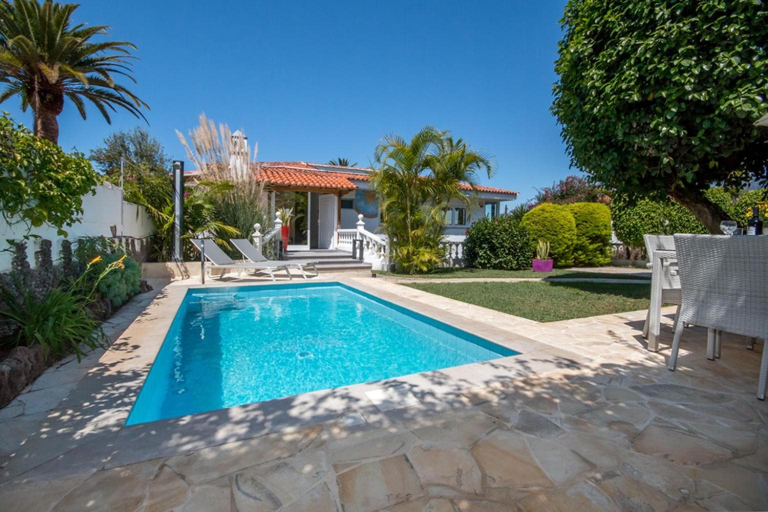 CasaColores - SilverDeluxe Penthouse with private pool or Bronce Garden-Apartment no pool, Puerto de la Cruz