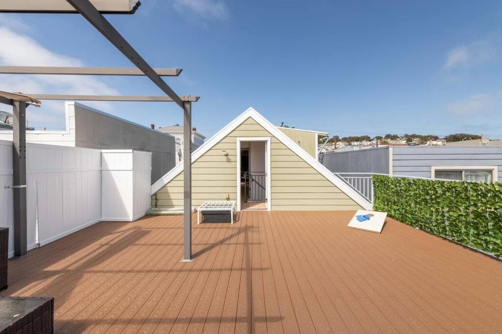 Modern 4BR Upper Unit Private Rooftop 30 Days