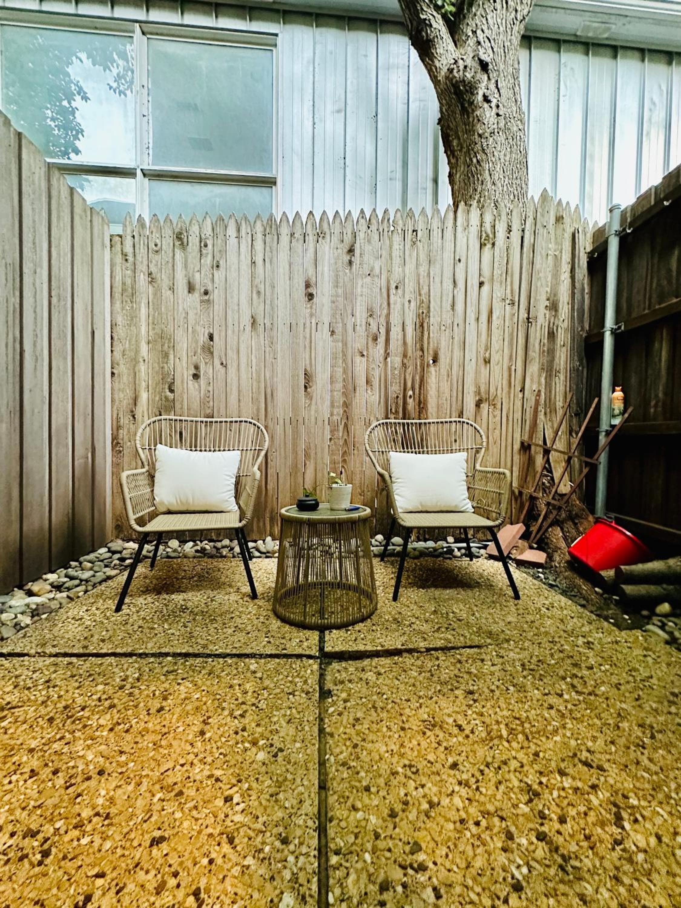 HiFi Sound & Comfort - Uptown Dallas / 2-story loft