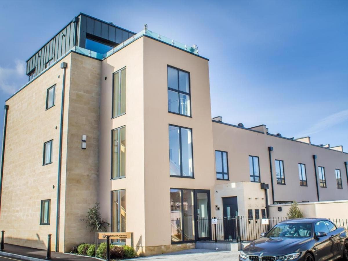 Modern & central - two bedroom & two bathroom apartment