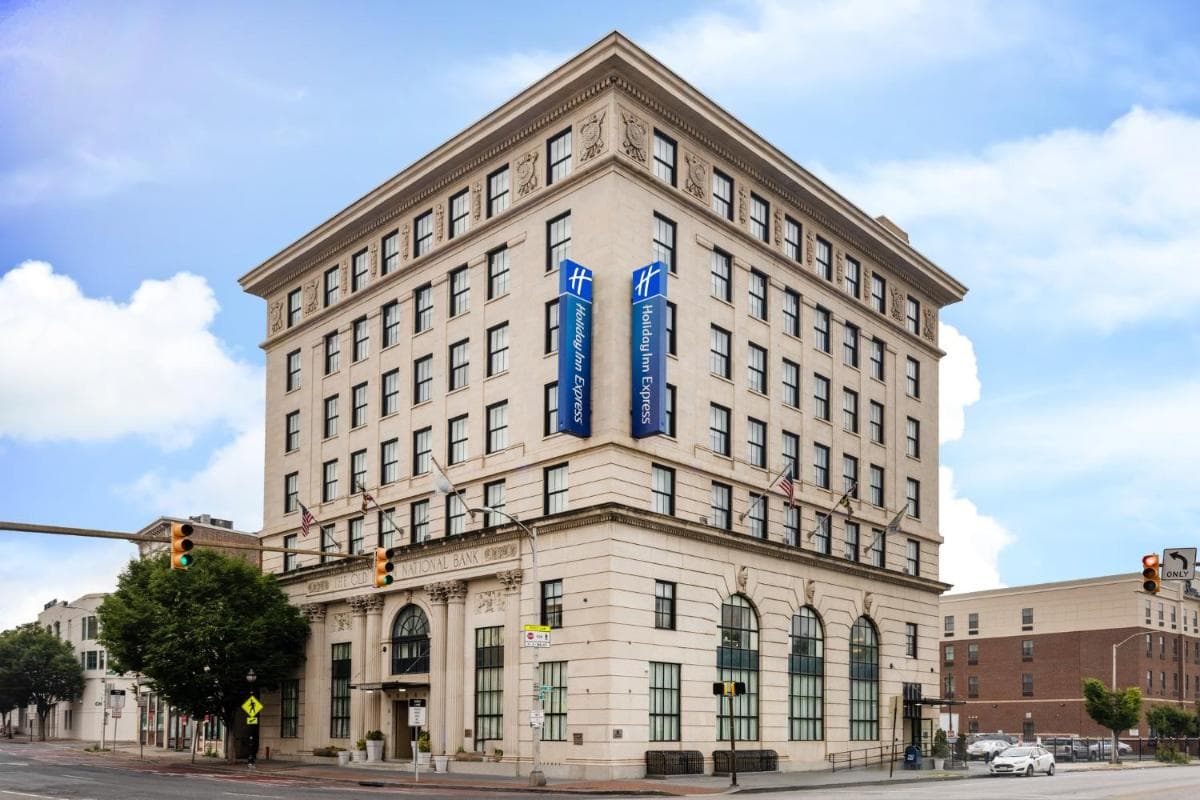 Holiday Inn Express Baltimore-Downtown, an IHG Hotel 5