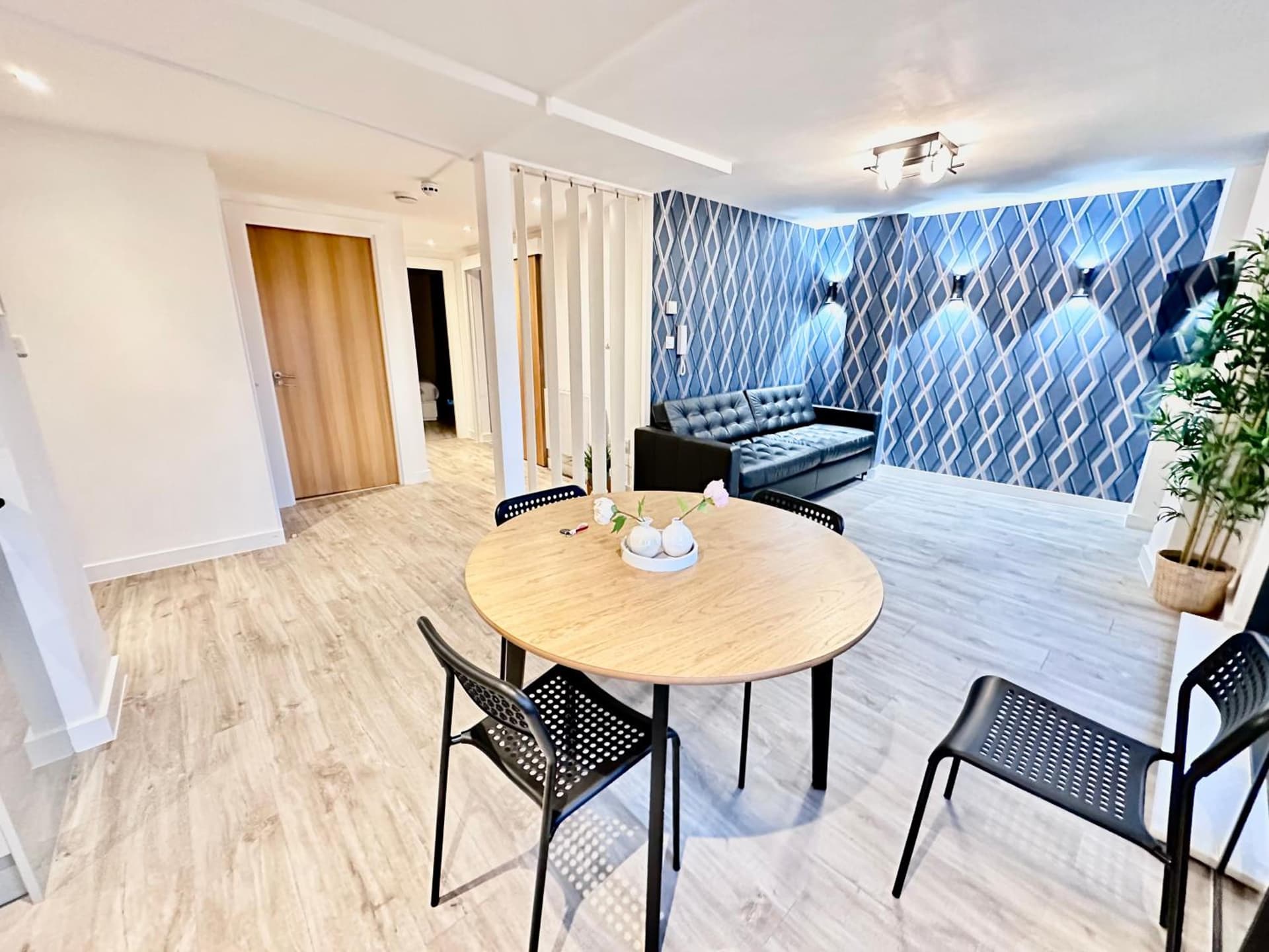 City centre, Top floor apartment, Two balconies 4