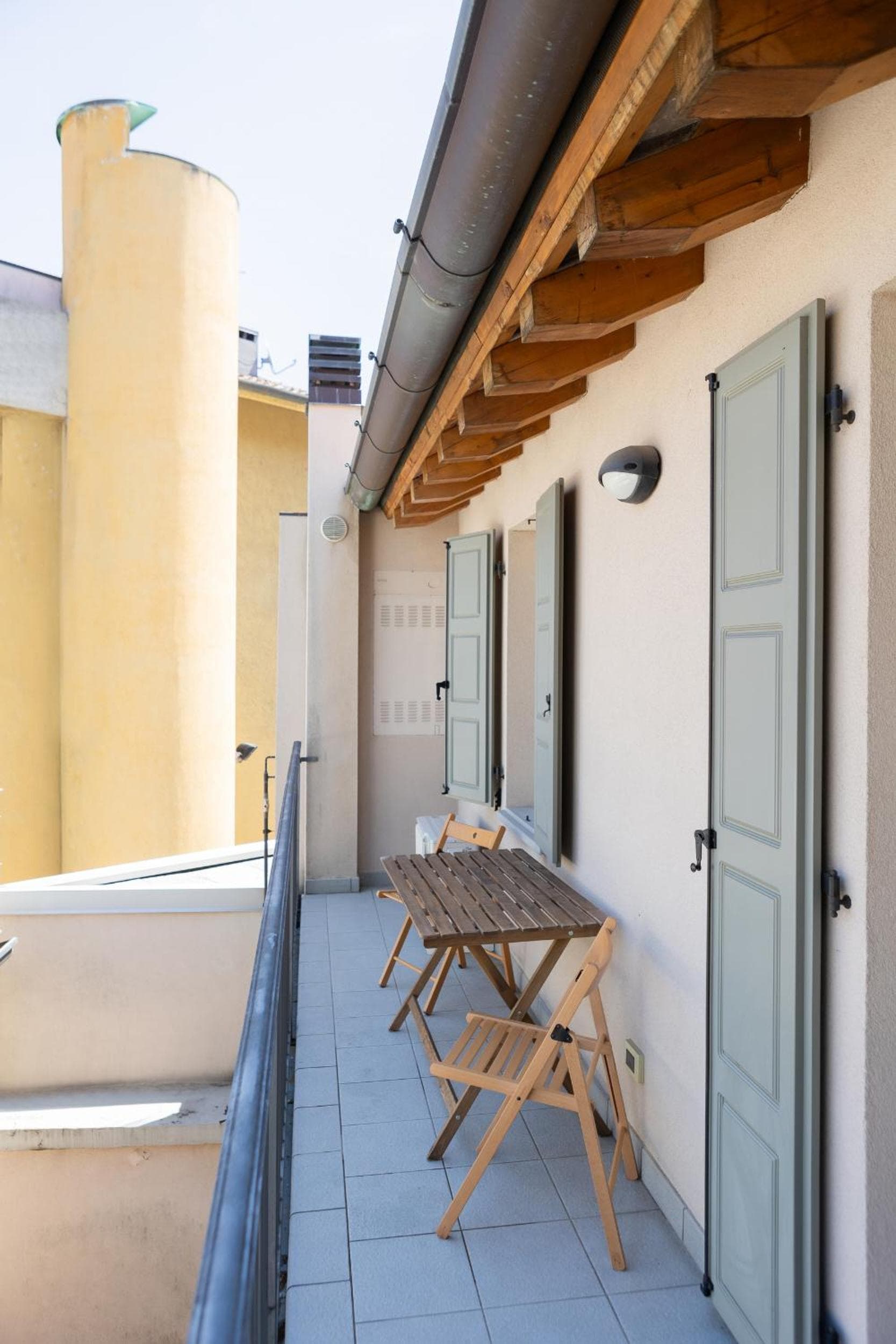 Double Private Parking, 2 Bedrooms & 2 Bathrooms - Elegant Apartment in Old Town