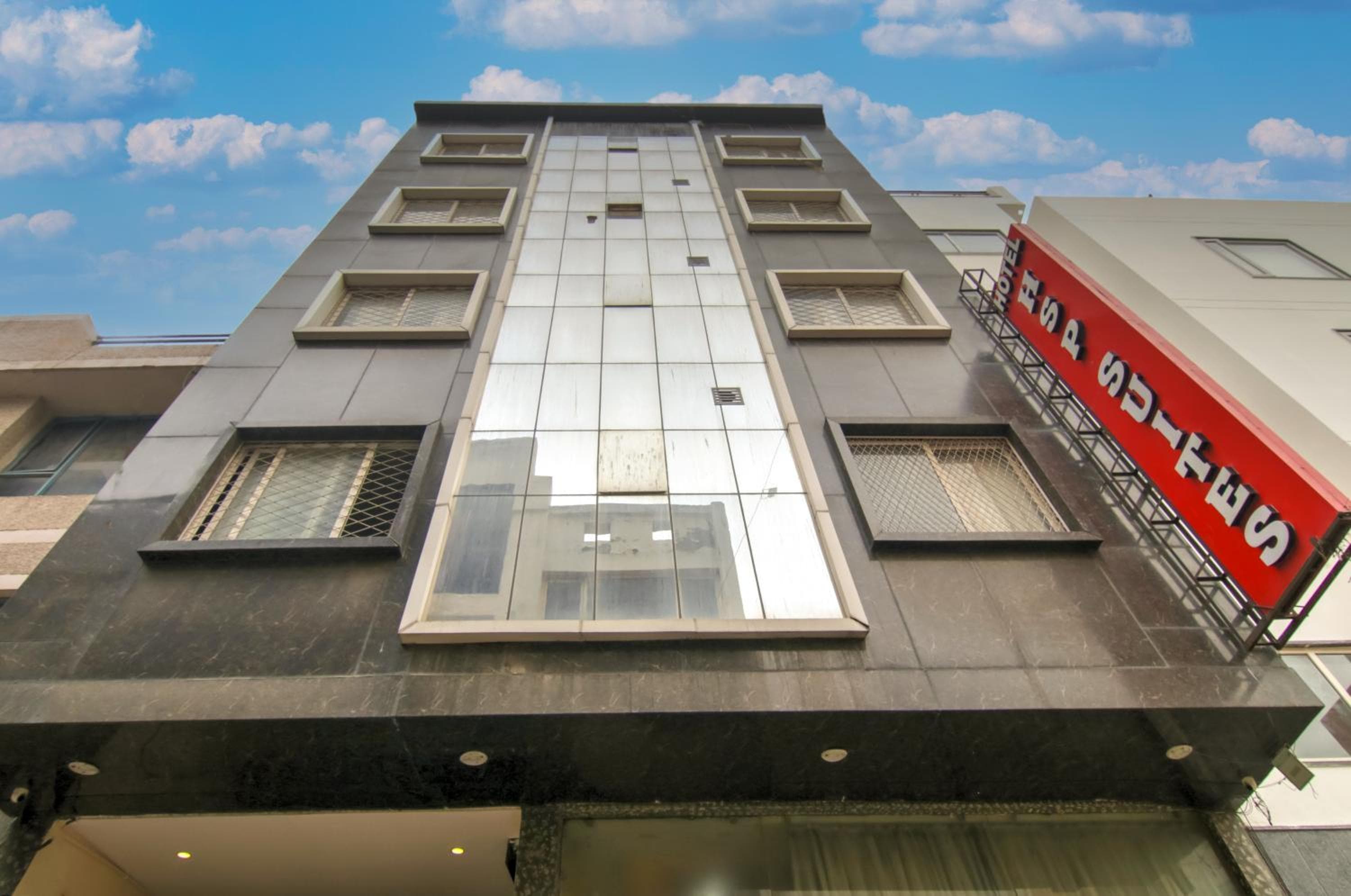 Hotel HSP Suites - Near IGI Airport, New Delhi