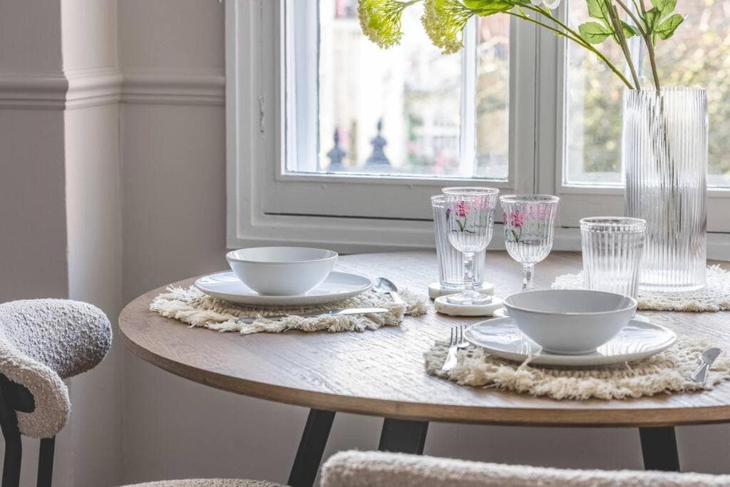 Windsor Castle Chic 1BR,Parking - By Tempstay
