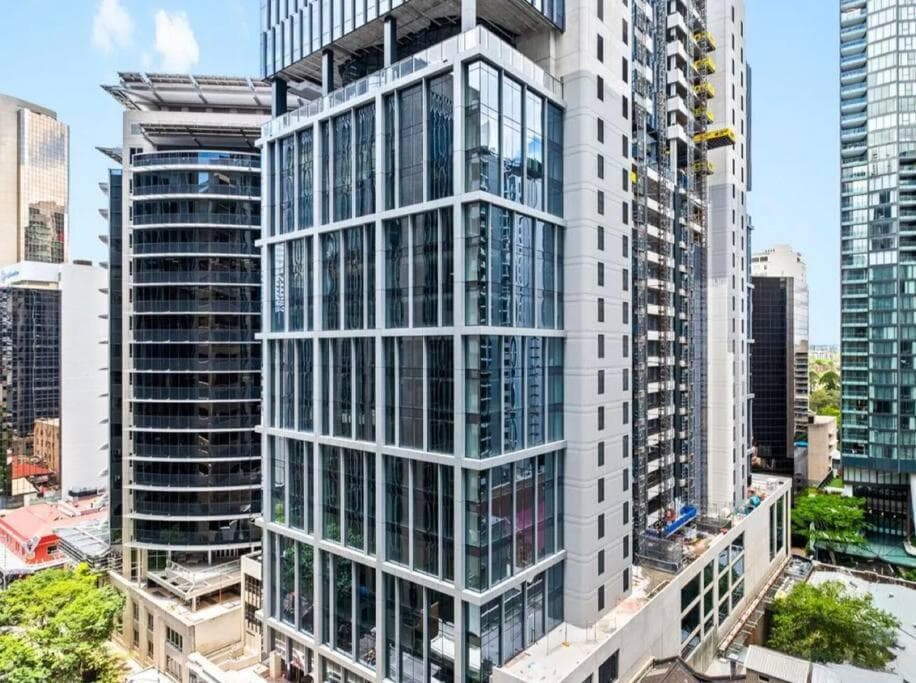 Luxury City Center King Bed Apartment and Study