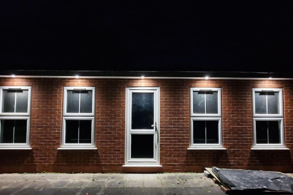 Annexe with games room pool table ping pong air hockey movie projector