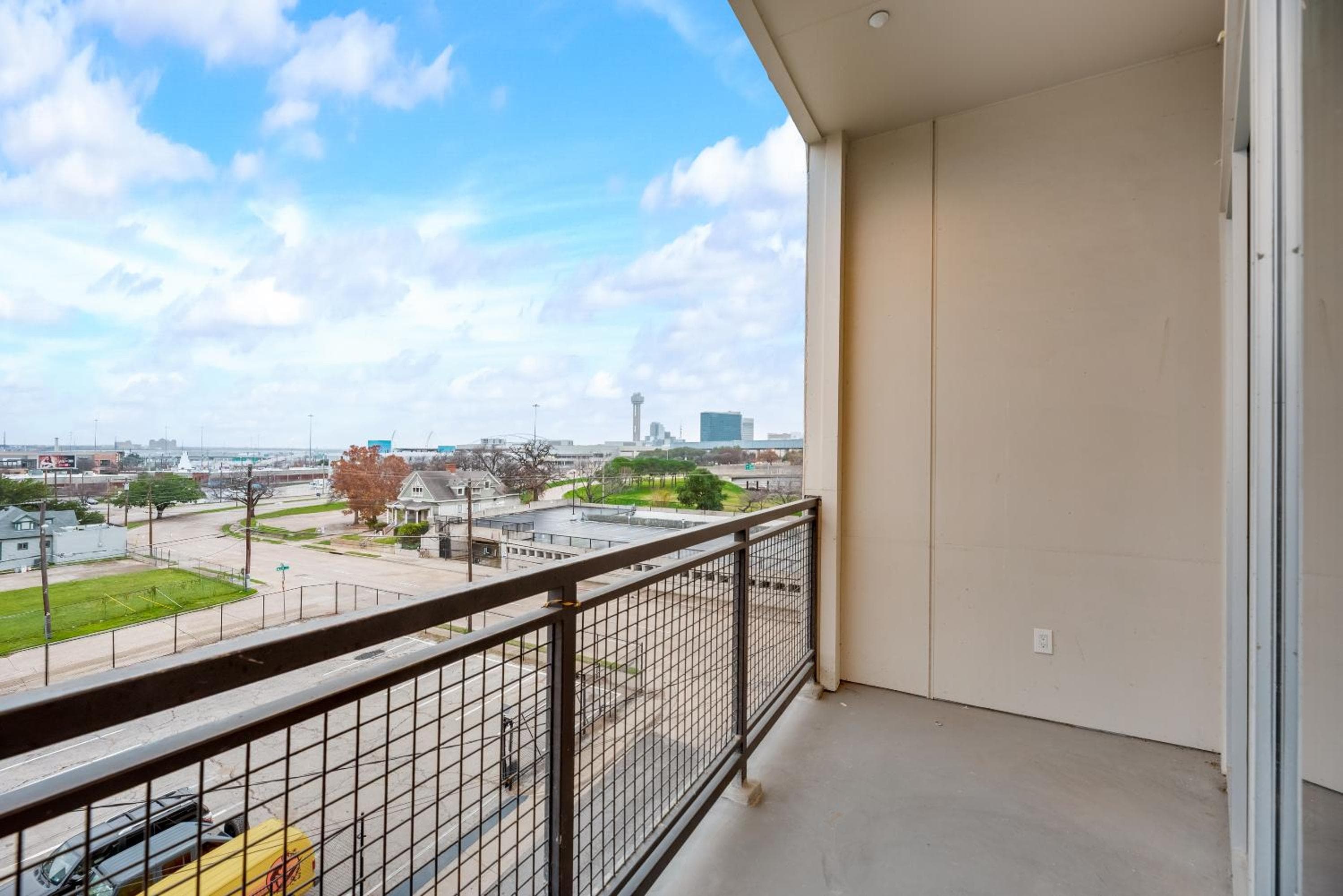 City View 1BR I Gym I Free Parking I Workspace