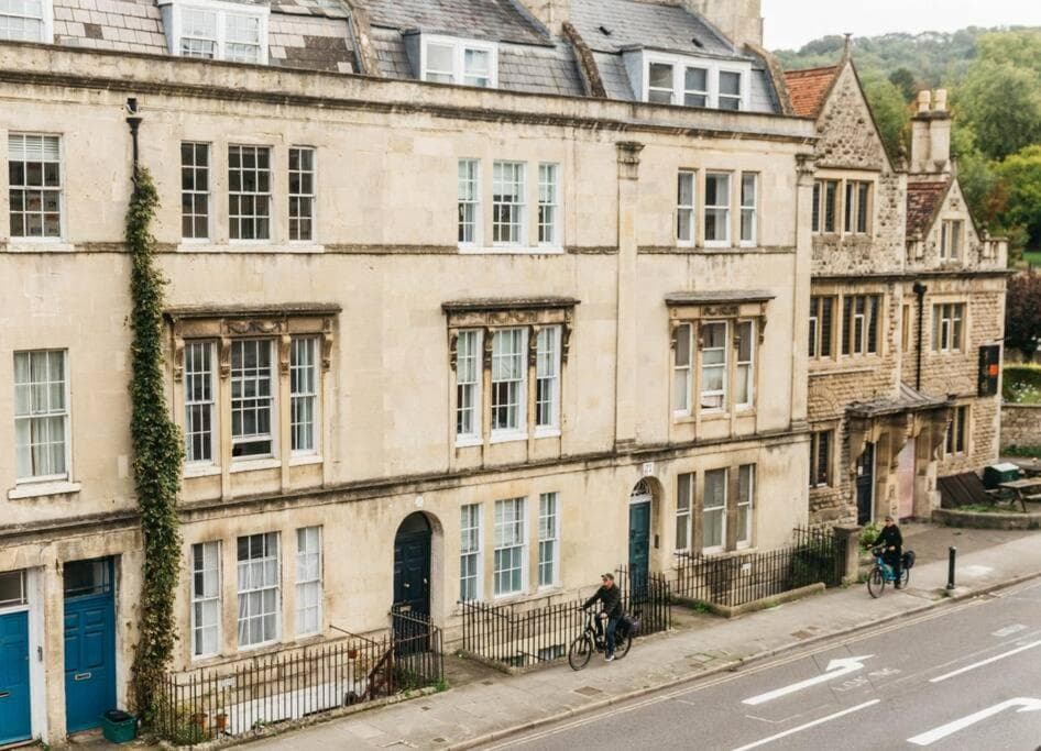 Central 4-bed House, 10 min Walk to Sights