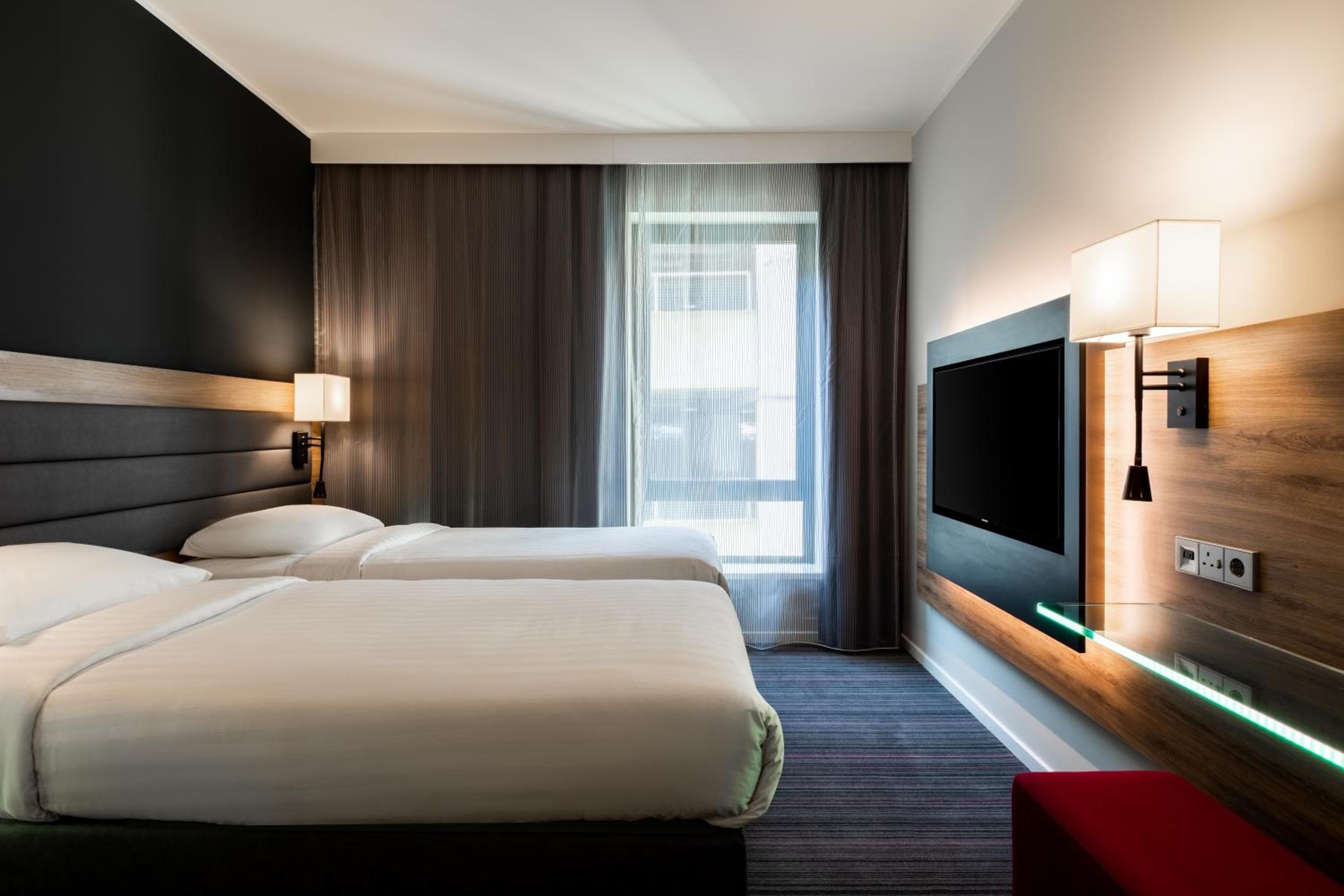 Moxy London Heathrow Airport 5