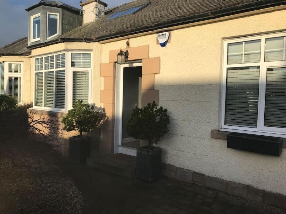 Ultra Stylish furnished Home in Edinburgh