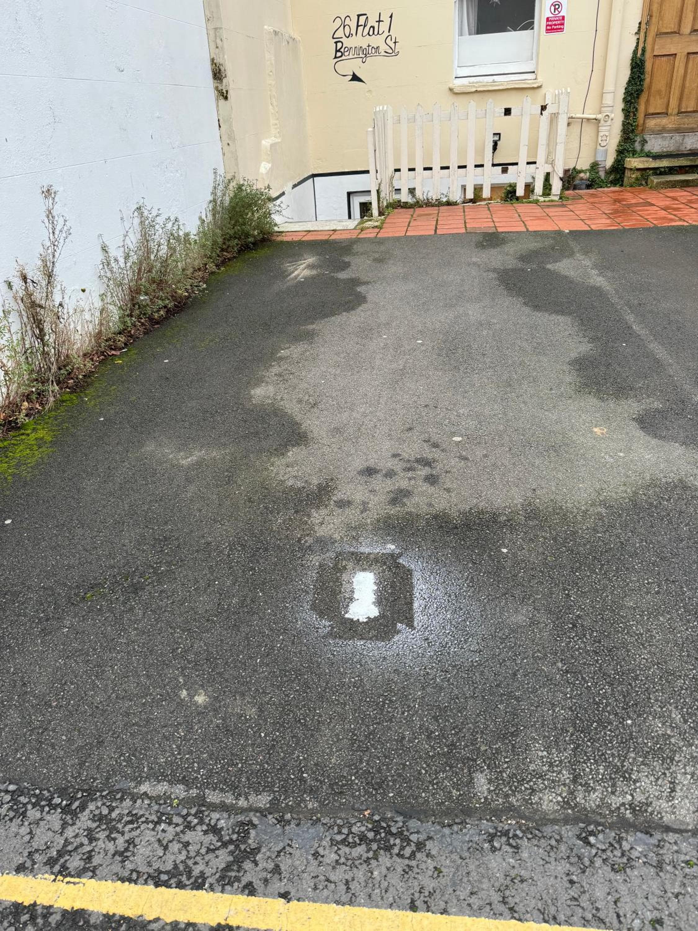 Central Cheltenham, Self Contained Flat, Sleeps 4, Private basement flat with full kitchen, ideal for shopping, races, festivals or short city breaks, Free