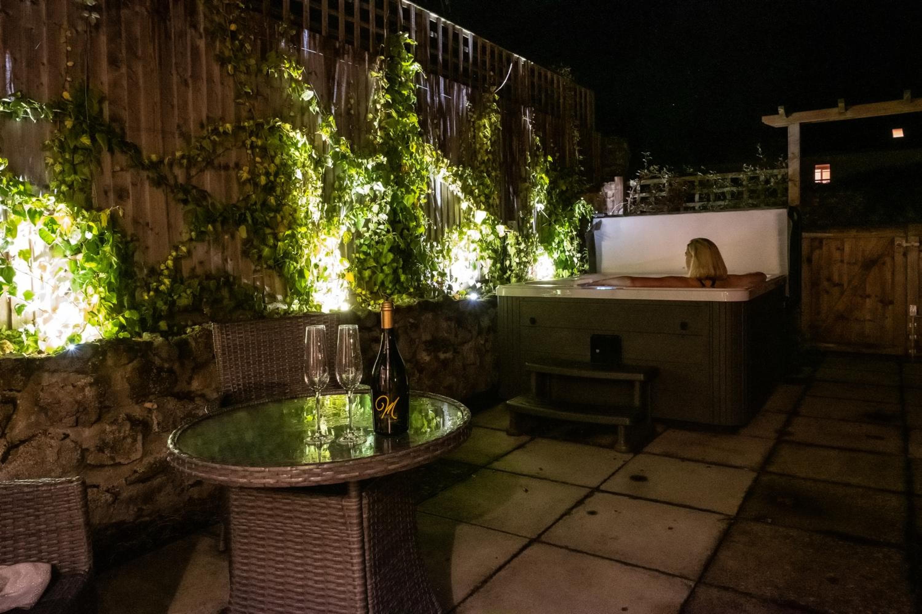 Luxury Couple's Retreat with Hot Tub at Lindores