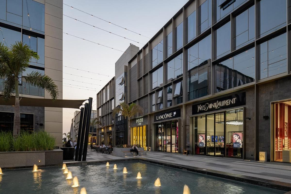 The Seven Six by Elegant Hospitality - Steps to 5A Mall