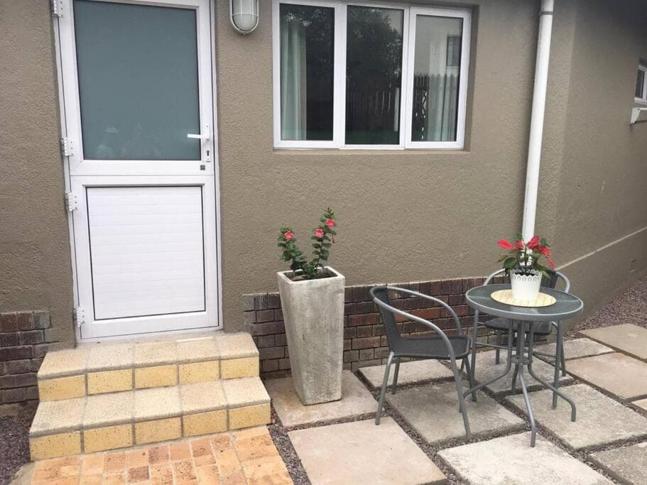 Lovely studio apartment in Pinelands, Cape Town