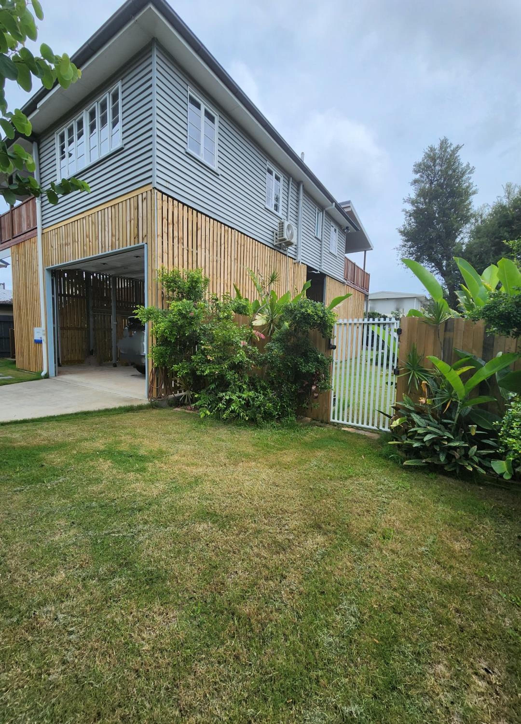 OXLEY Mineral Pool & Private Home suburbanSTAY
