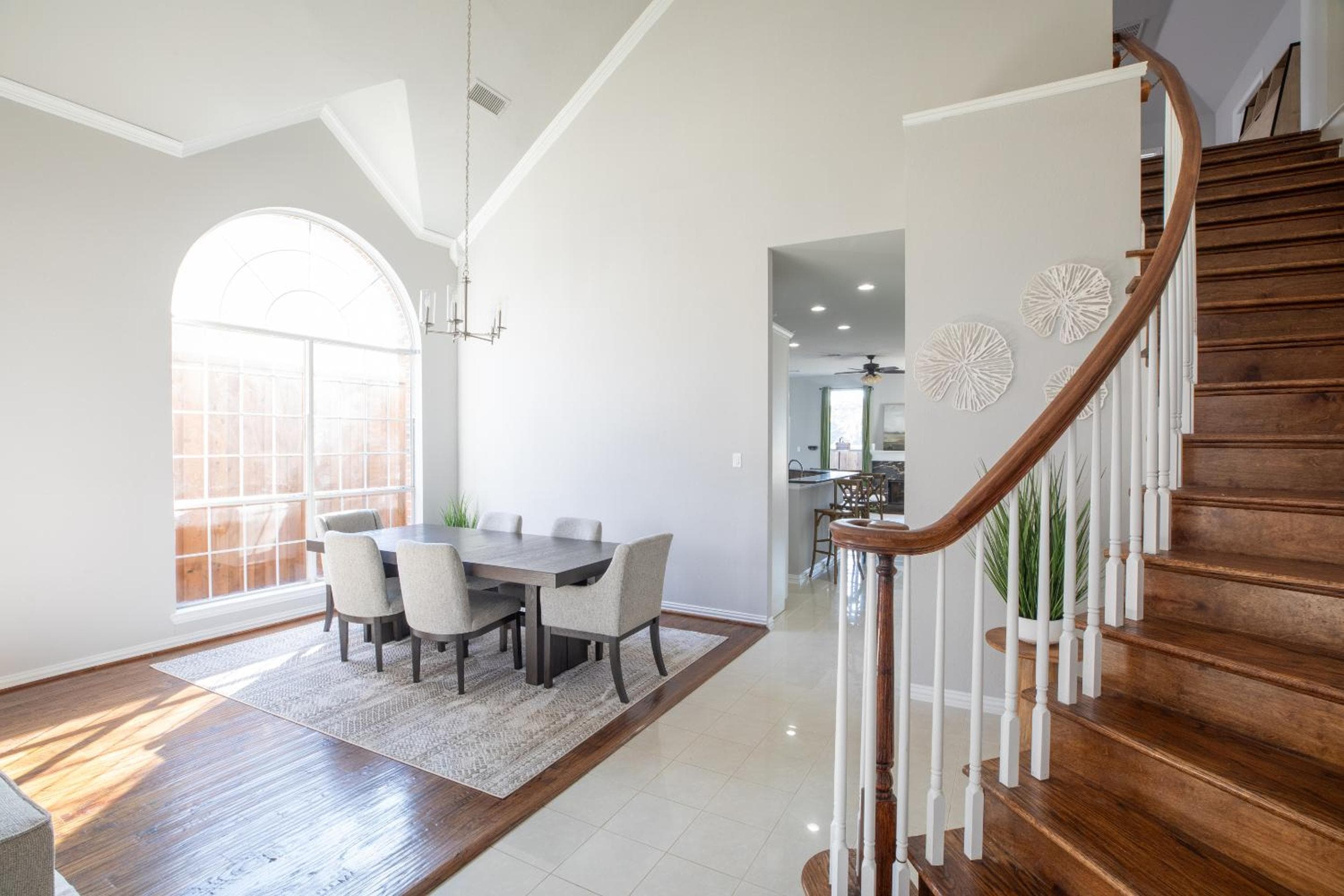 Elegant Executive Escape 3800 sqft 5 bedroom home