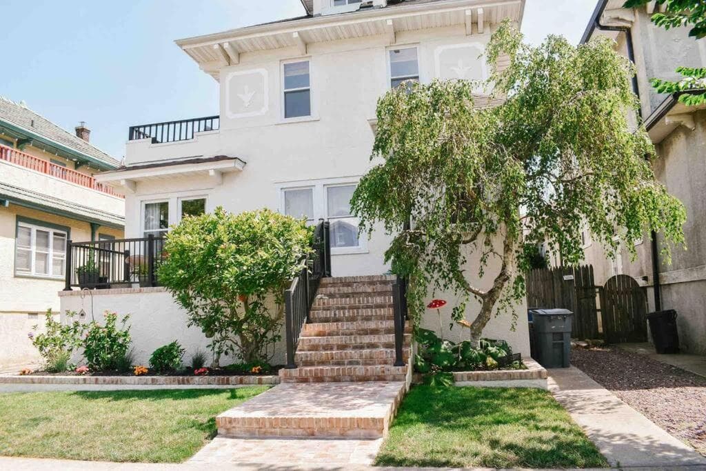 Pura Vida at Long Beach, second story apartment with private entrance