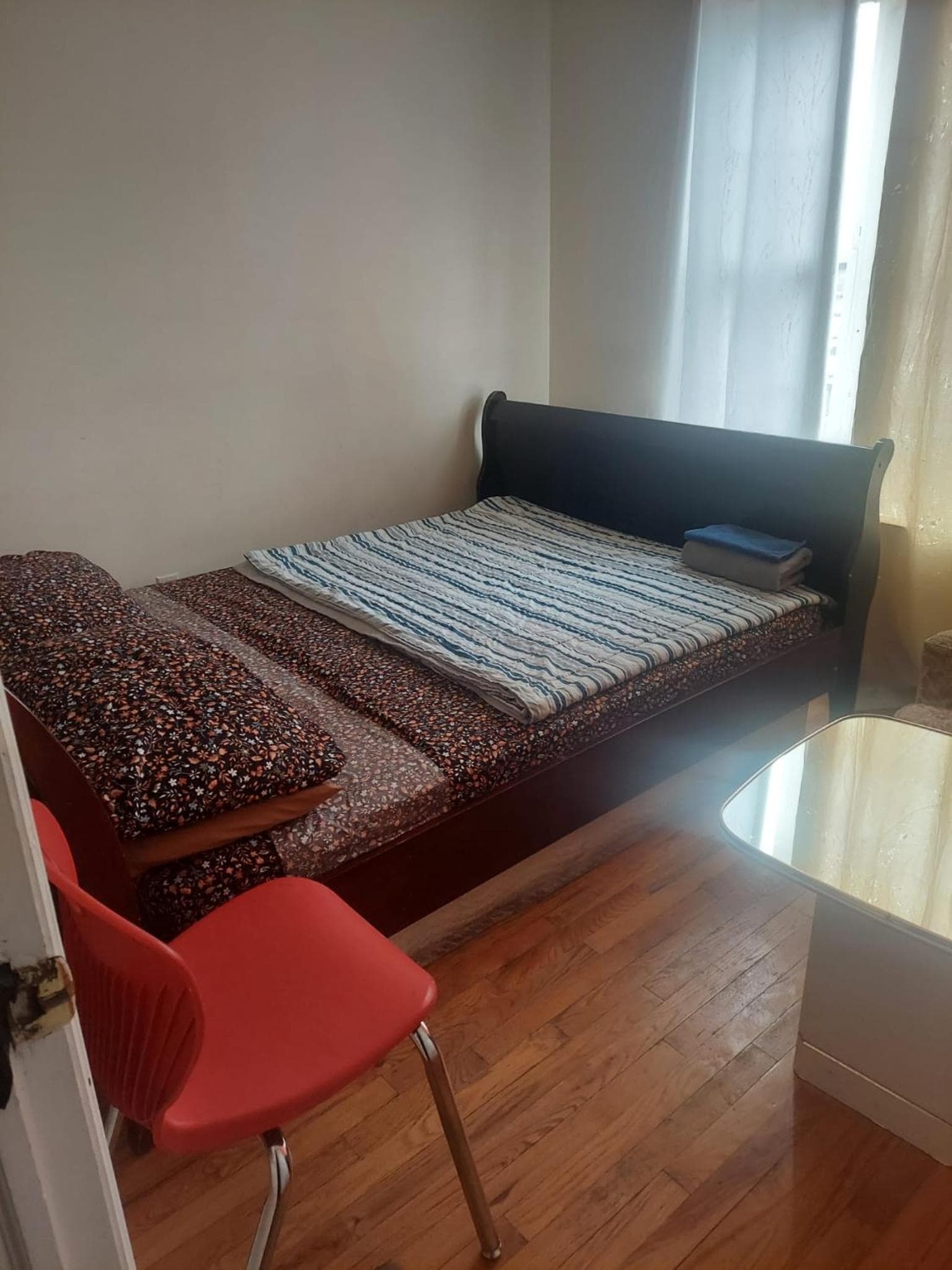 Crystal Room 1 Guest House near 12mins to EWR airport / Prudential / NJIT / Penn station