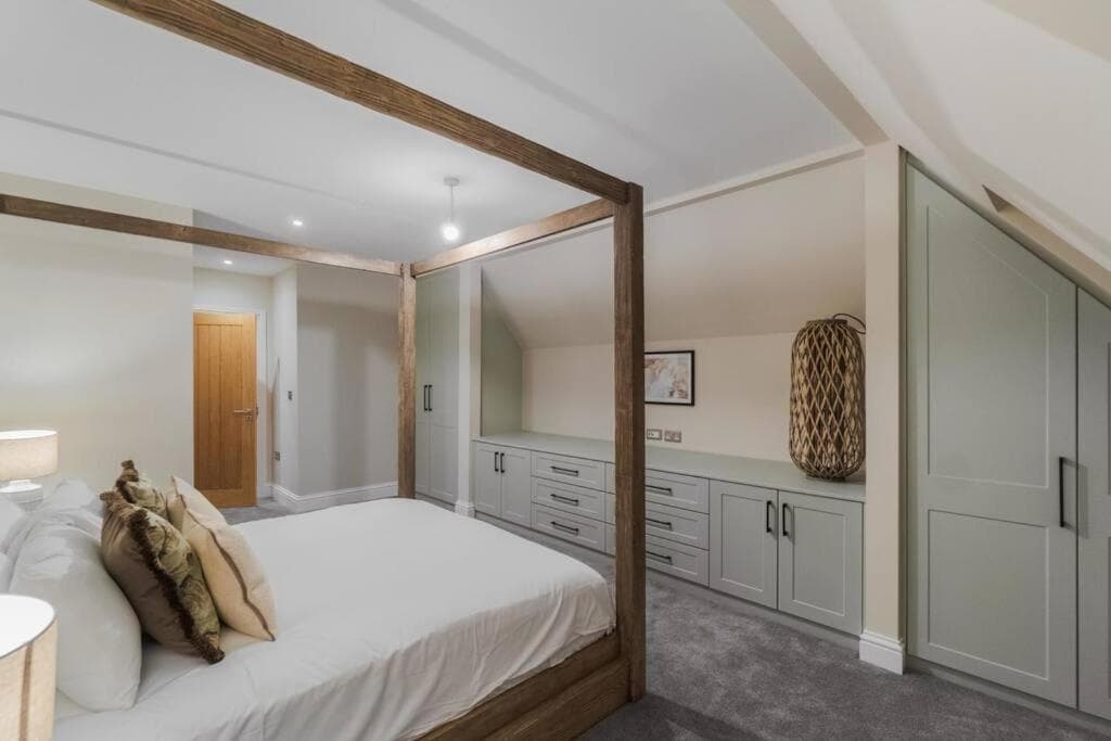 3BR Retreat, Allocated Parking, Private Garden - By Tempstay