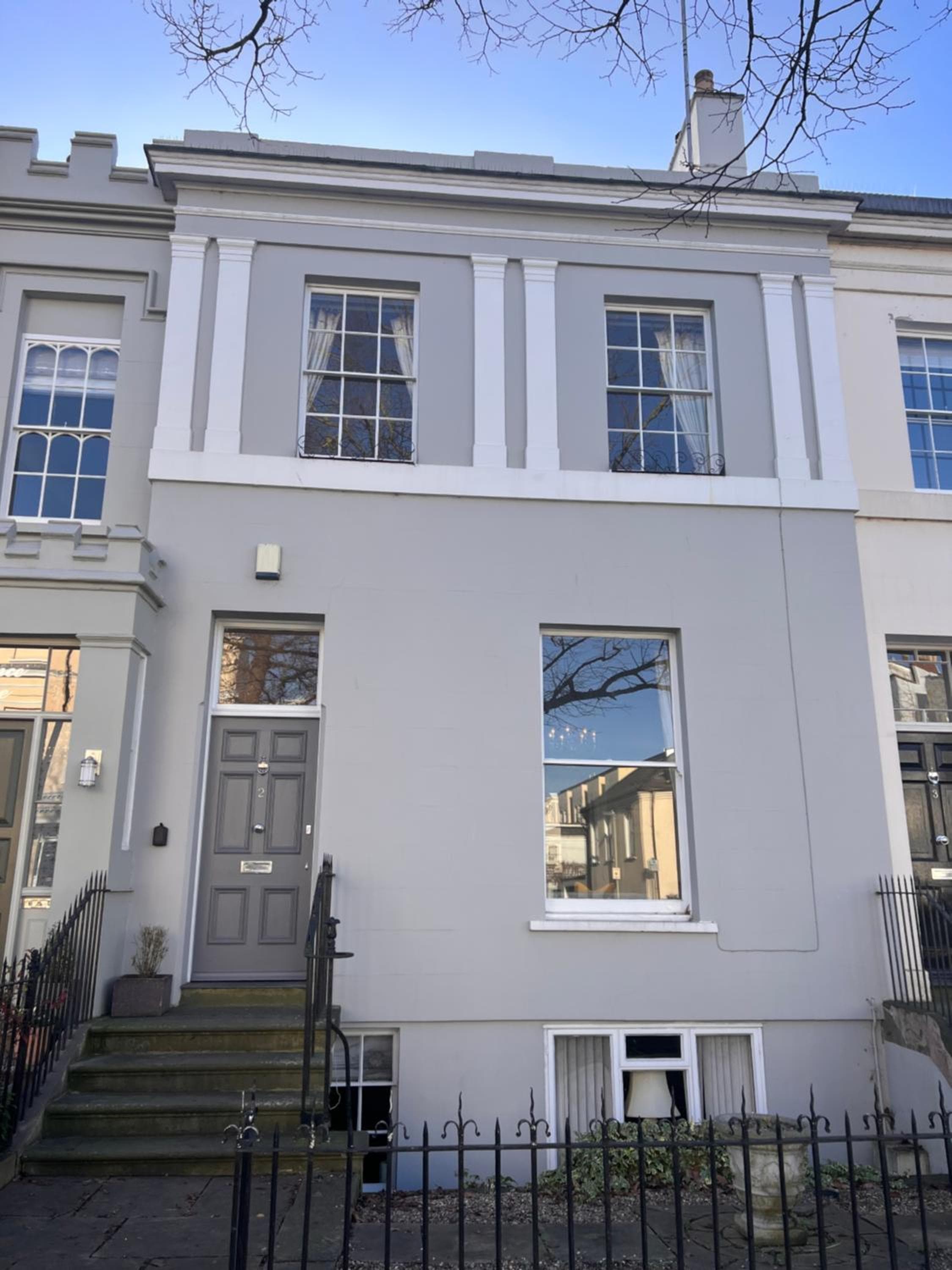 No2 Clarence grade II Regency townhouse short walk to racecourse and town centre
