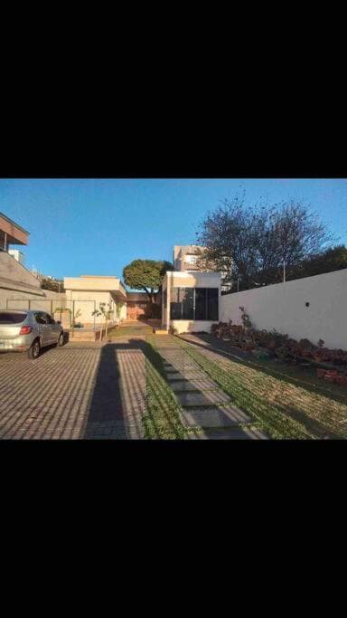Linda Casa a 30 metros da av das Cataratas