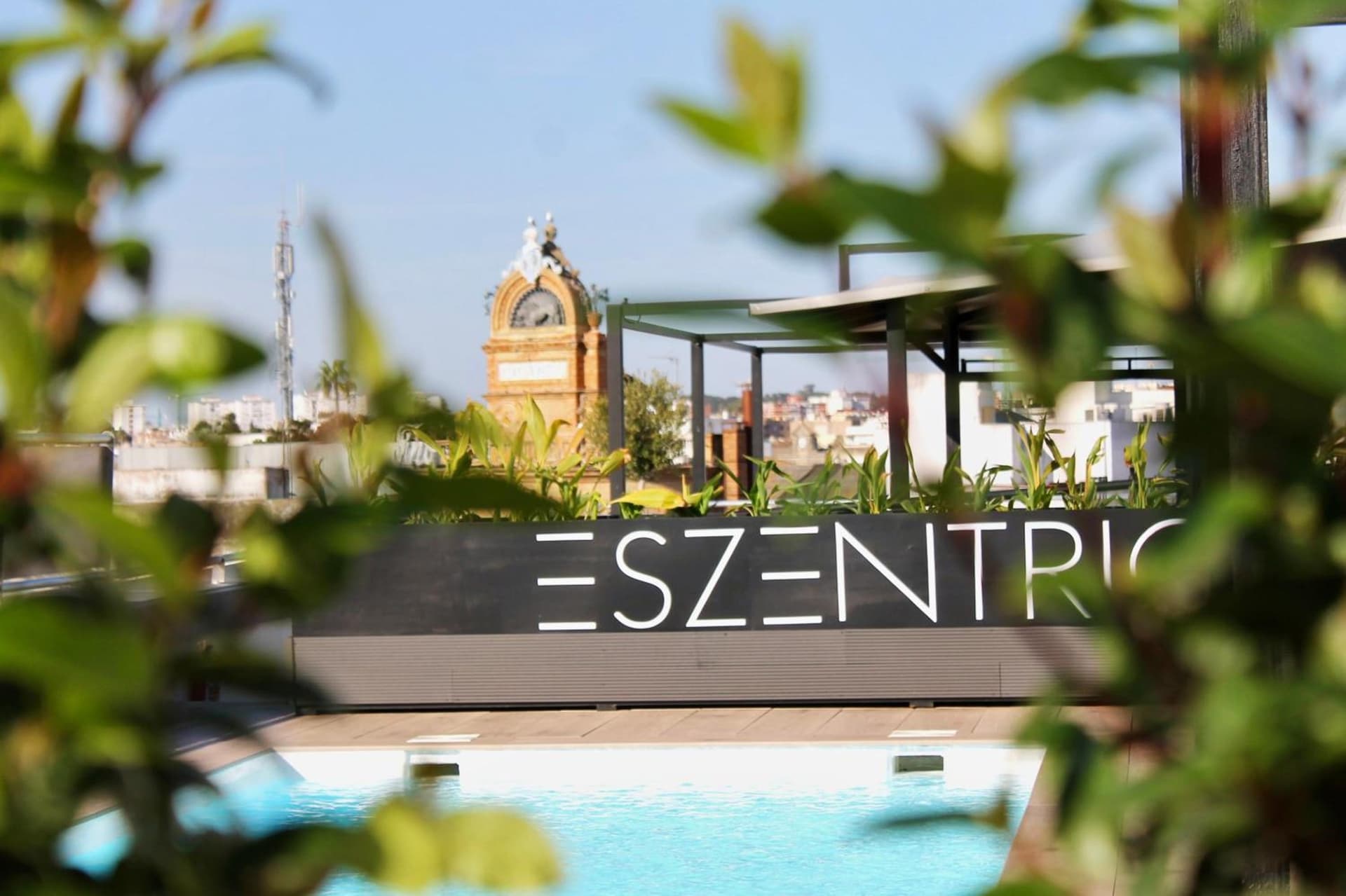 esZentrico Suites & Rooftop bar