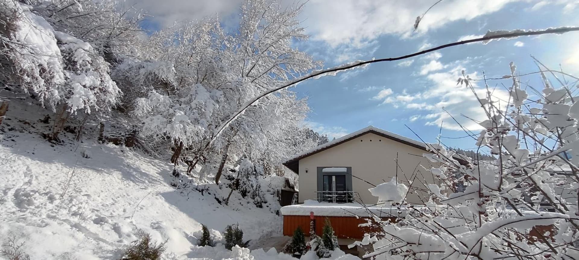 aNNa s Cozy Home with Private Forest, Canopy Terrace & Parking, near Red Bull Ring