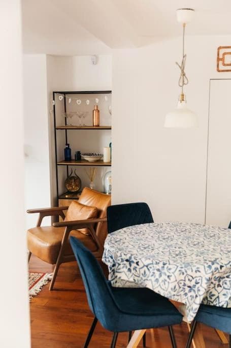 Charming & Stylish 2-Bed House - 20 min Walk to Centre