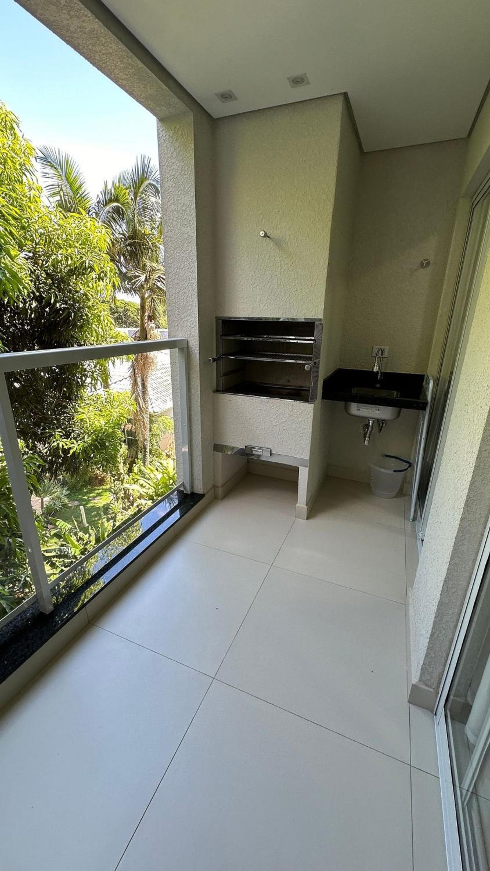 Apt com Suíte em Foz - Garagem