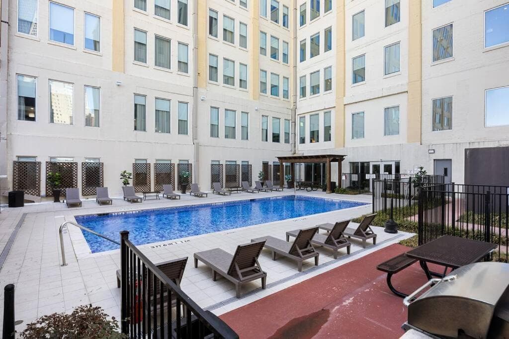 Dallas Downtown Stay with Pool and Walkable Access 3