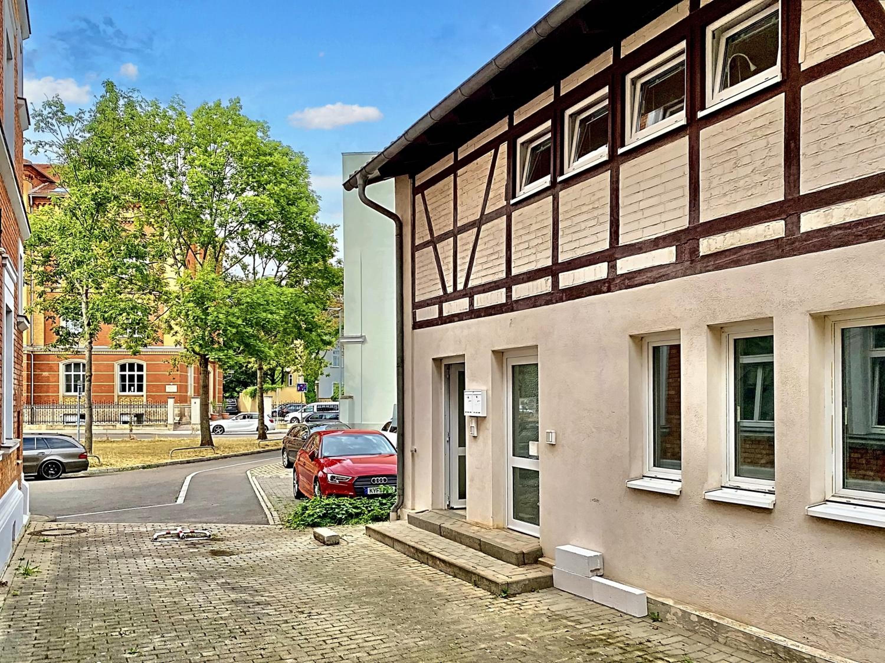 DIE REMISE mit kostenlosem Parkplatz direkt vor der Tür