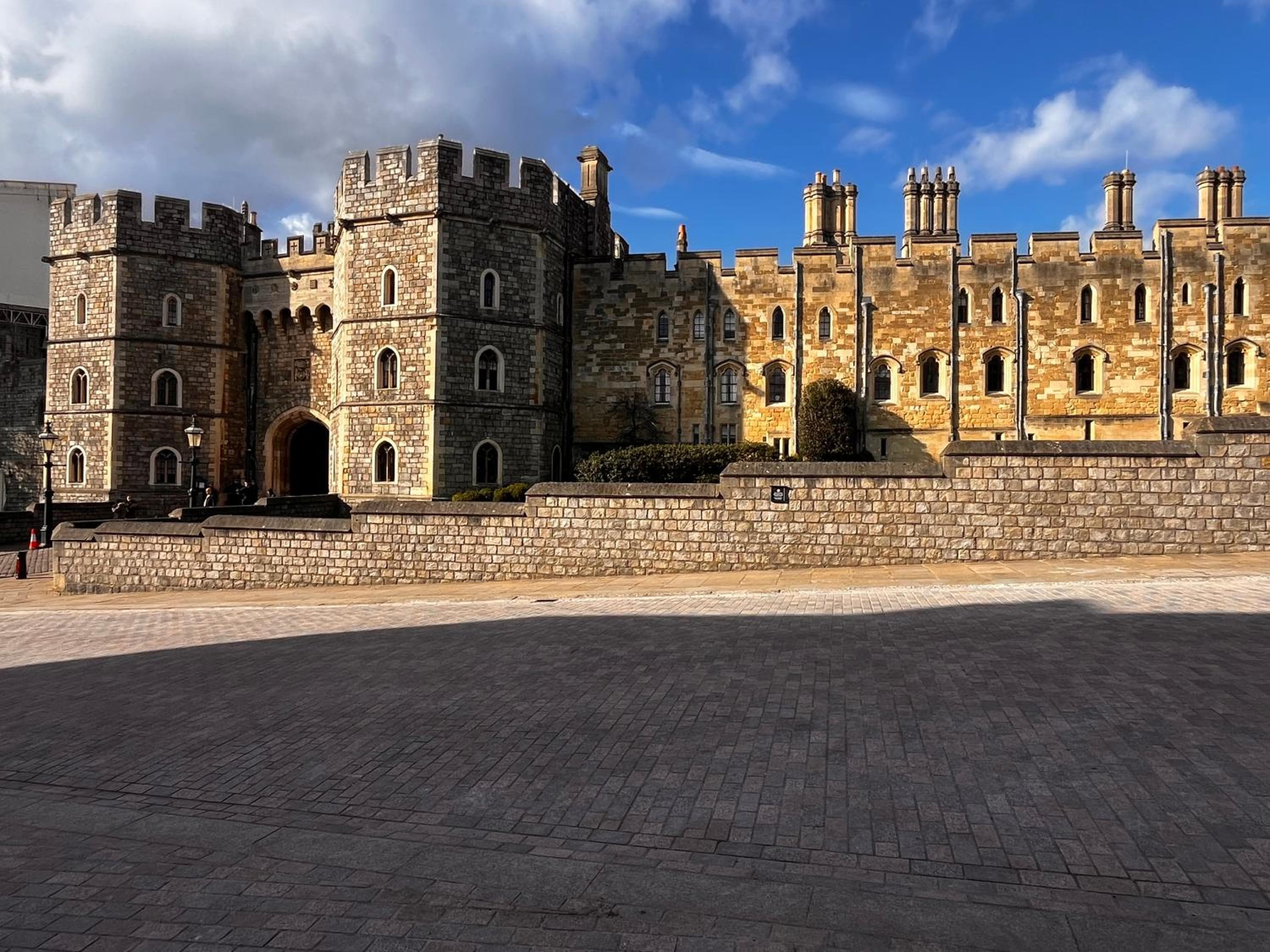 Windsor Chic & Central, 2 Kingsize bedrooms, spacious with Gated Private Parking