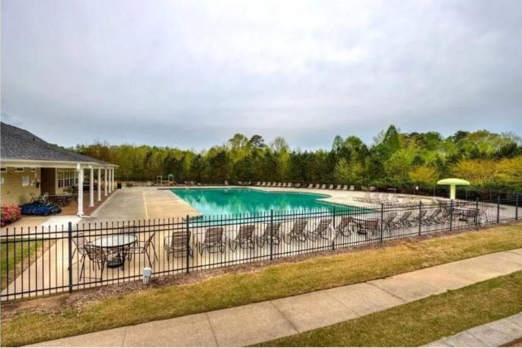 Adorable Apt with Access to Pool and Tennis Courts