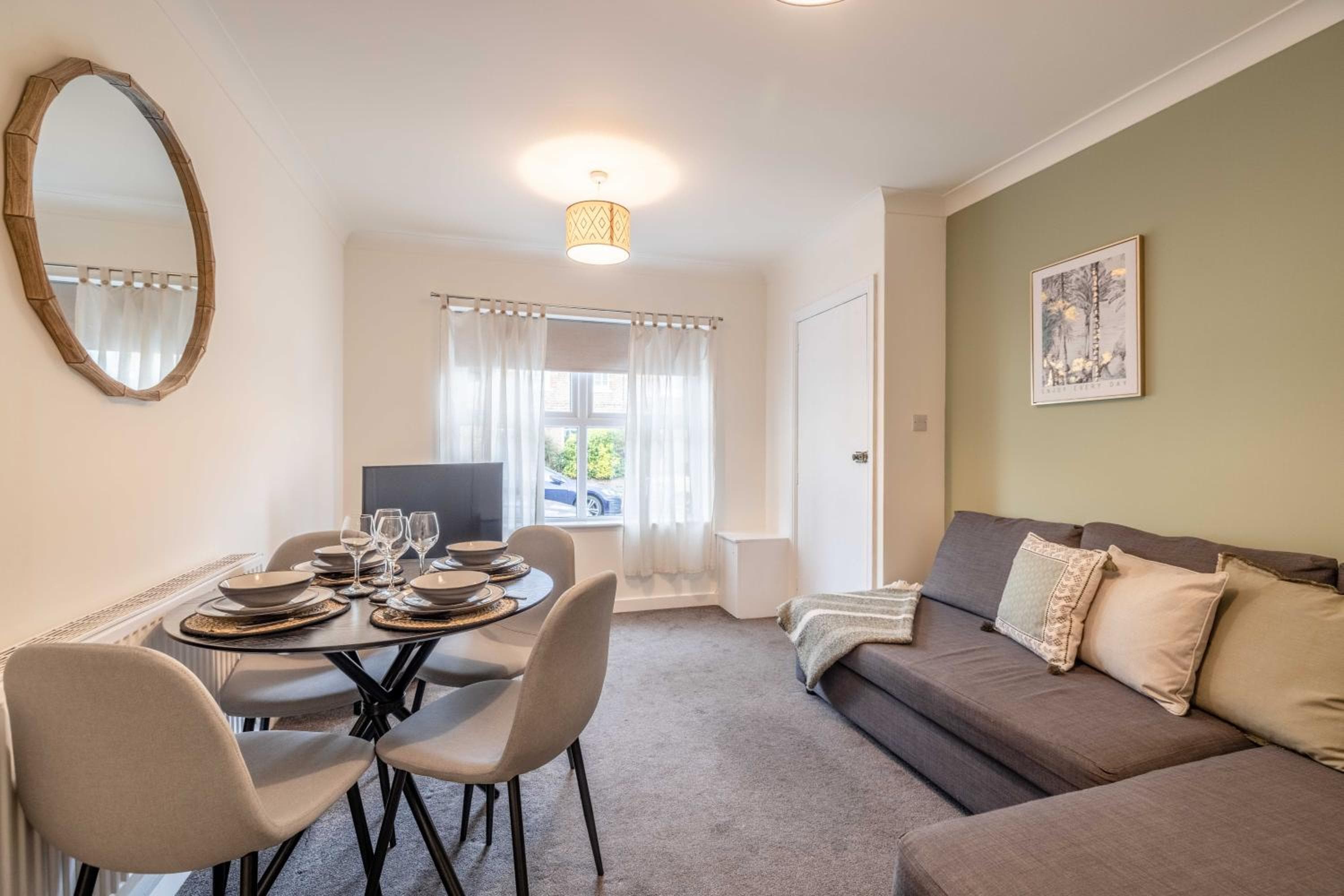 Stylish Apartment 5 min Walk to Castle - By Tempstay