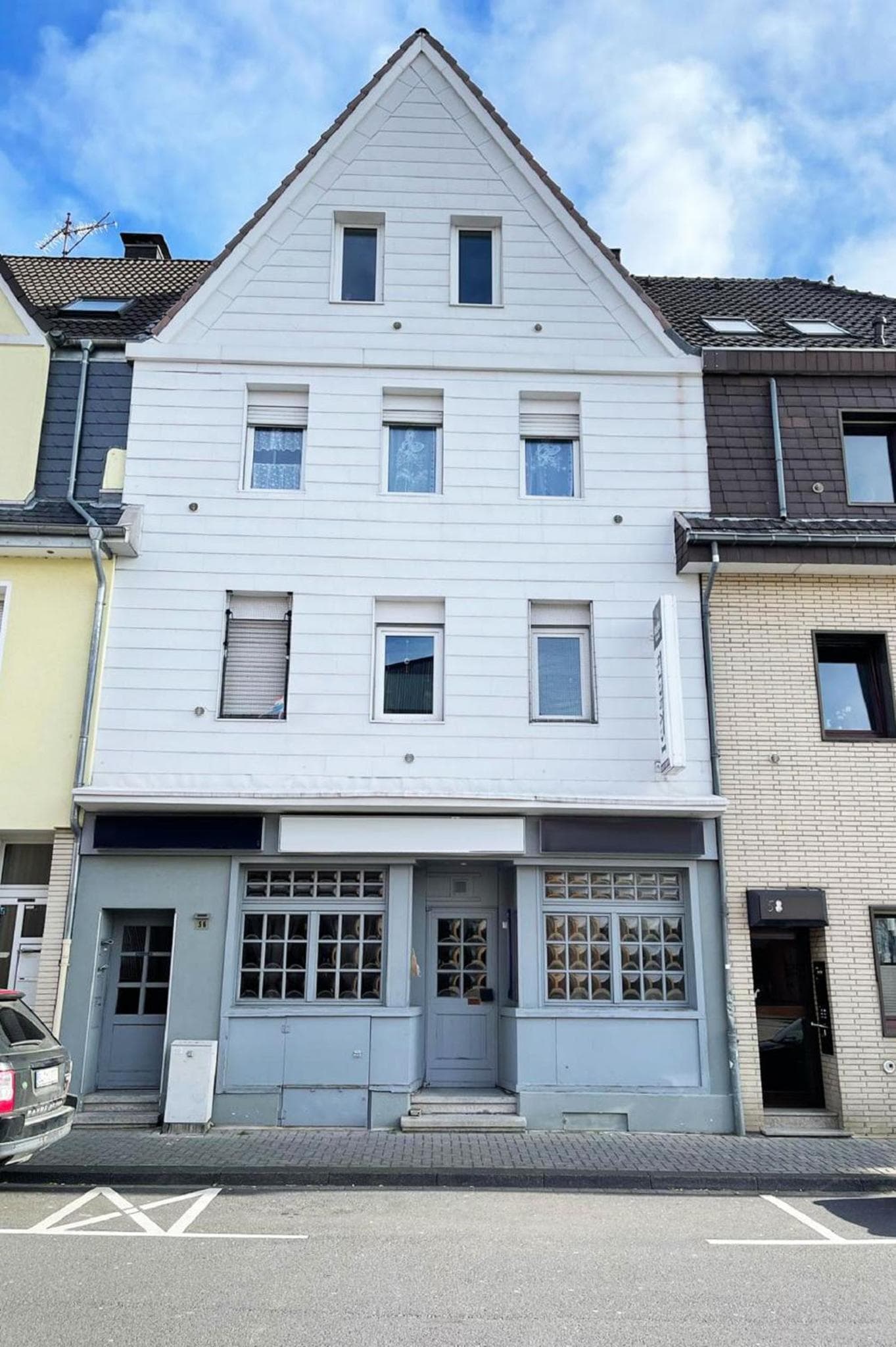 Modernes, zentrales Apartment in Troisdorf, Region Köln Bonn, 3 Etage, maximal für 4 Personen, Parkplatz & Netflix inklusive