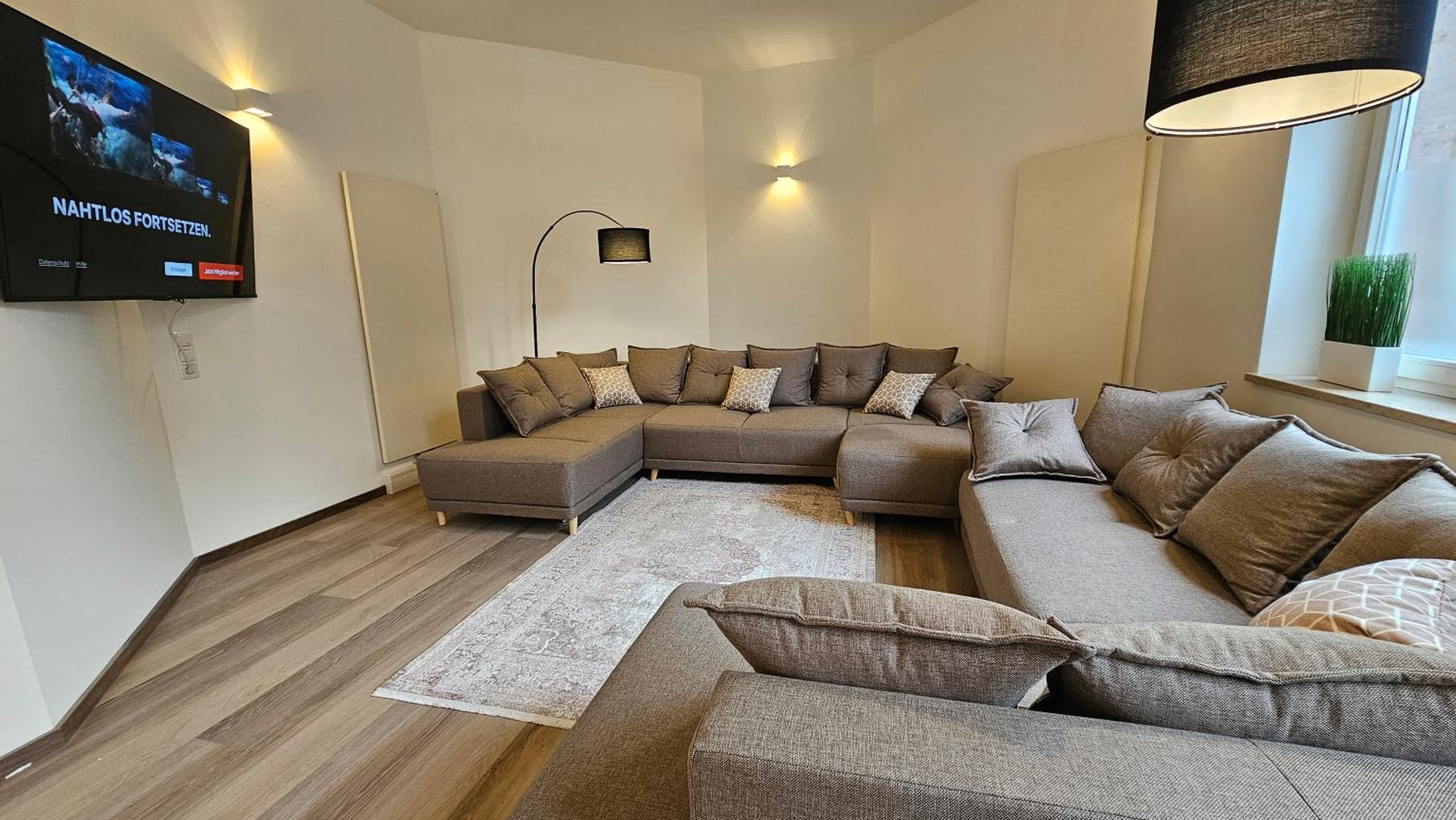 YFB-170m2 Apartment für bis zu 15, modern, 1min zu UBahn, Ruhige Lage, Parkplätze, WIFI, Netflix, Kindergerecht