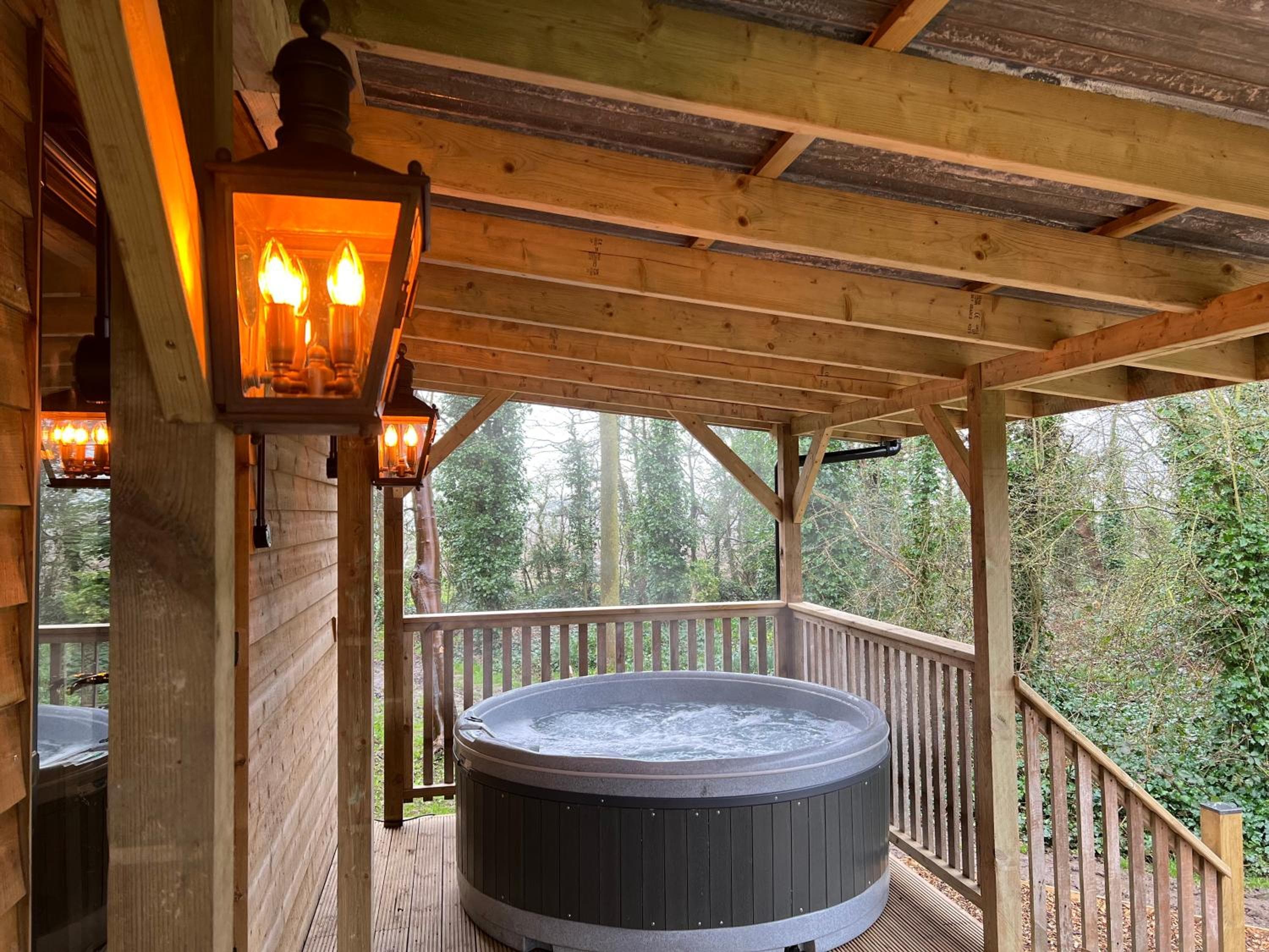 Deer View Cabin - Woodland, beaches and Hot tub