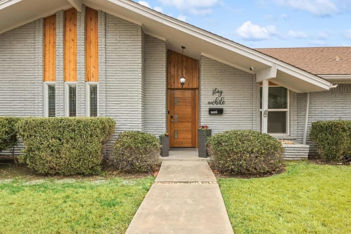 Fantastic Luxury 5 BR with Hot-tub close to Downtown Dallas